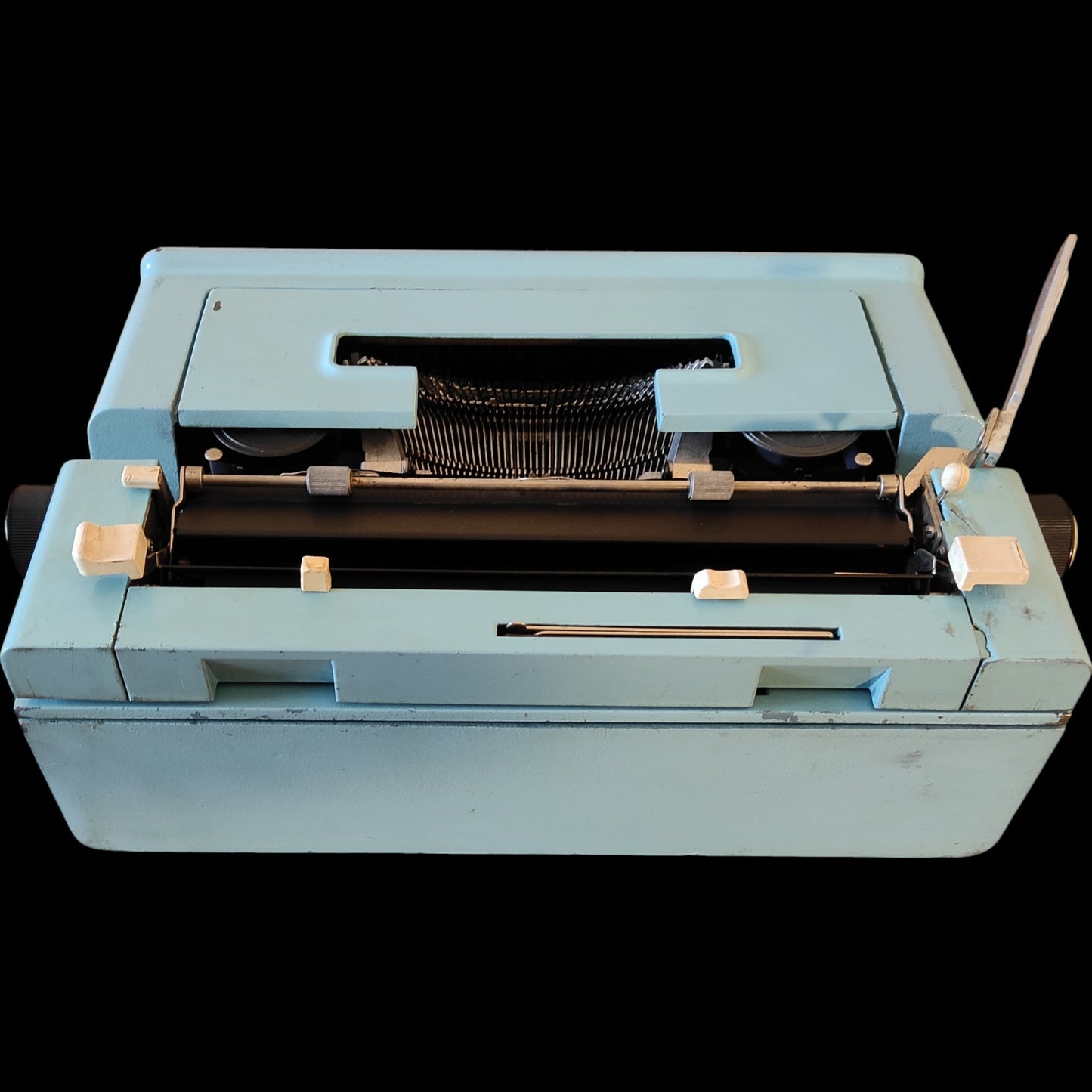 Image of Olivetti Studio 46 Typewriter. Available from universaltypewritercompany.in
