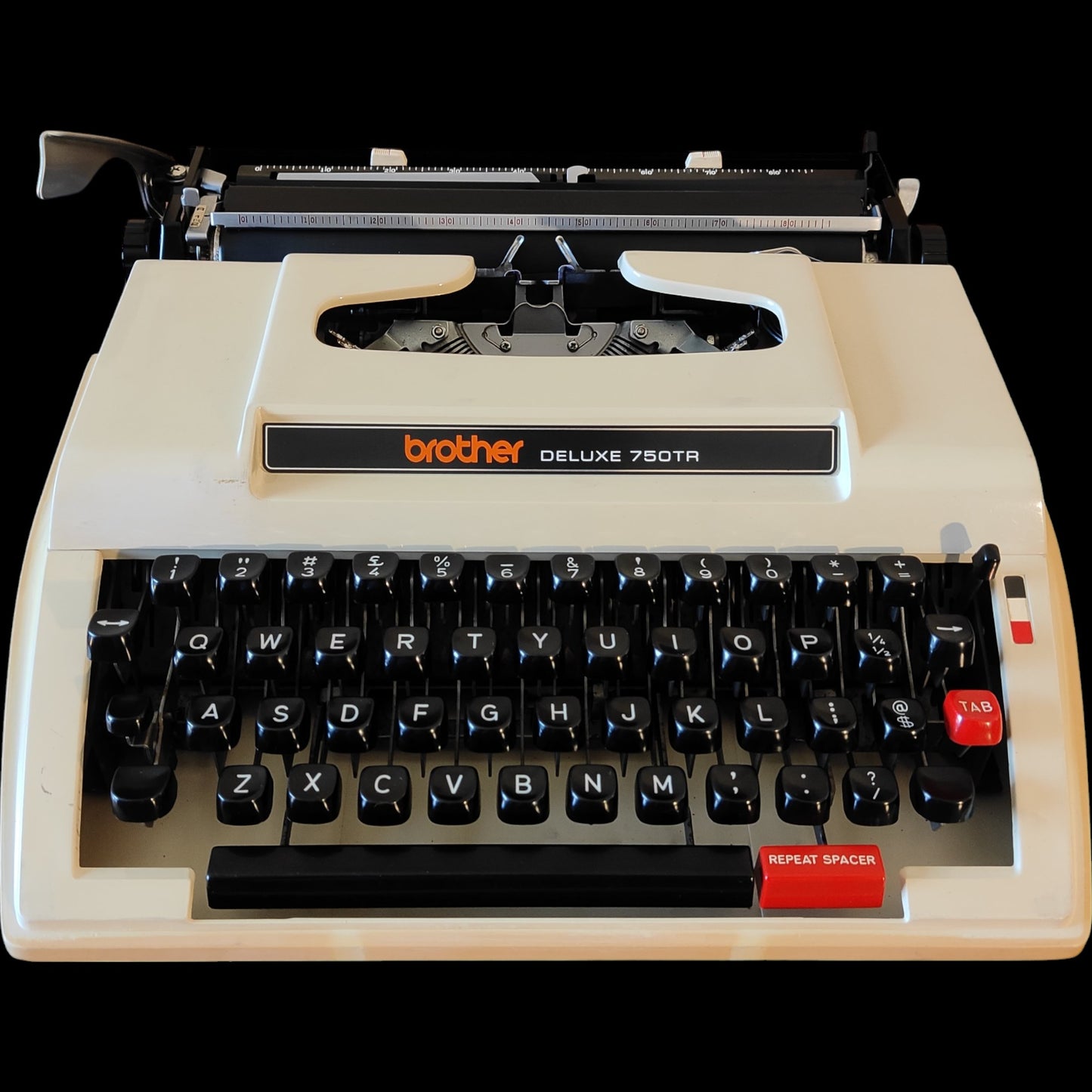 Image of Brother Deluxe 750TR Typewriter. Available from universaltypewritercompany.in