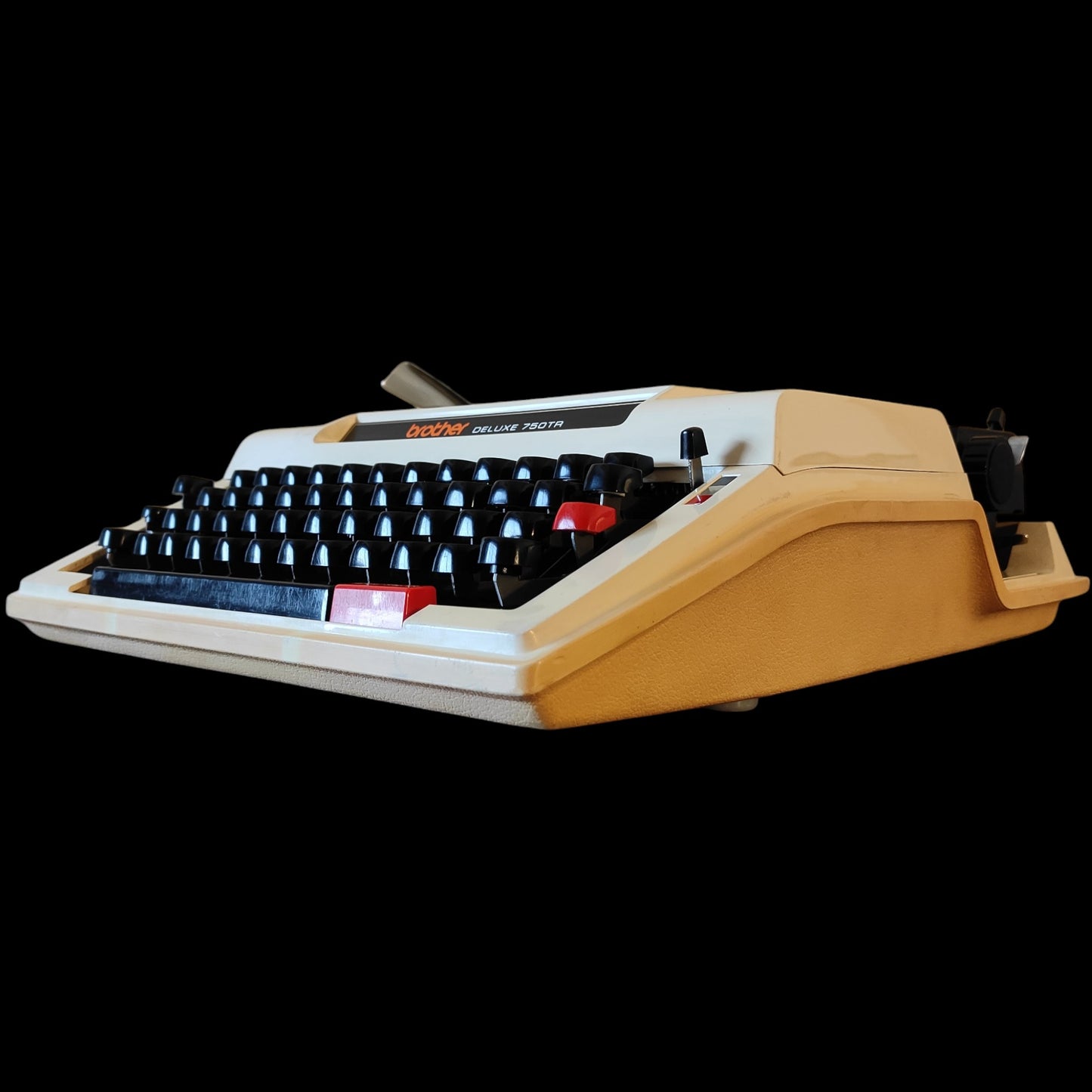 Image of Brother Deluxe 750TR Typewriter. Available from universaltypewritercompany.in