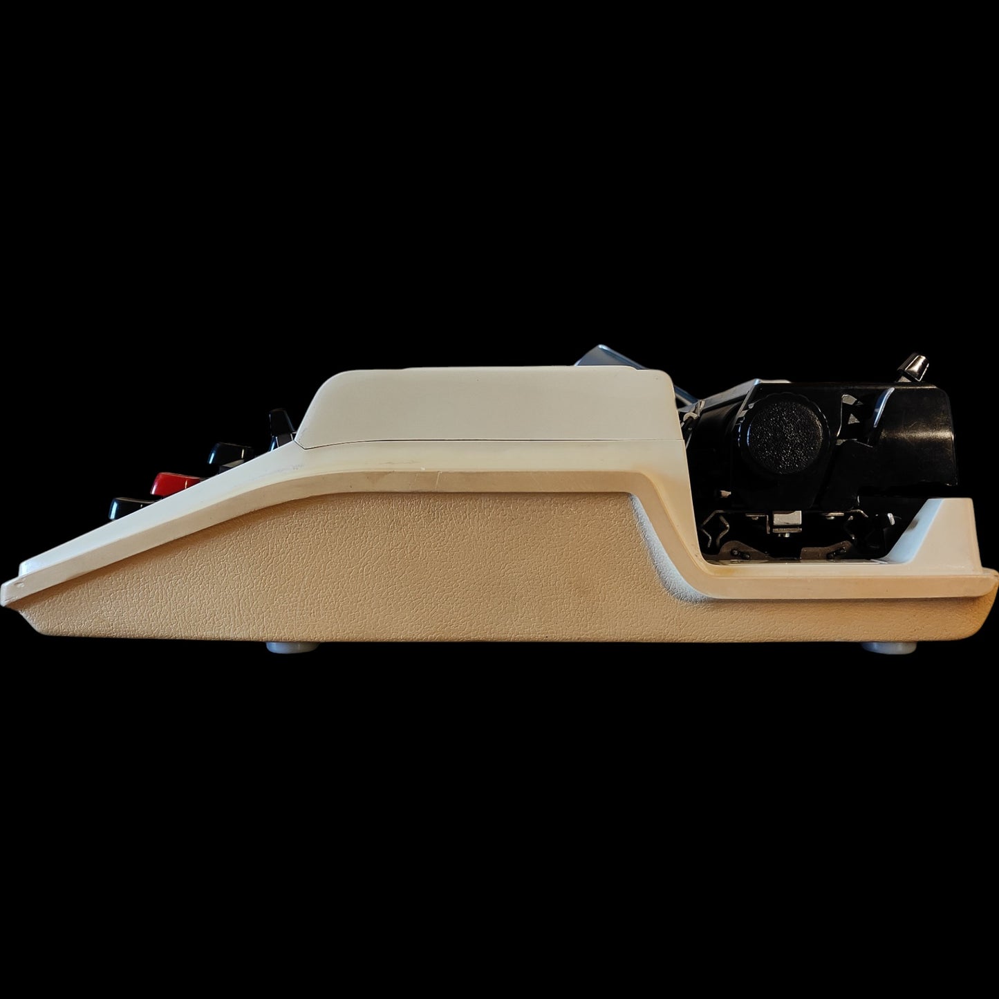 Image of Brother Deluxe 750TR Typewriter. Available from universaltypewritercompany.in