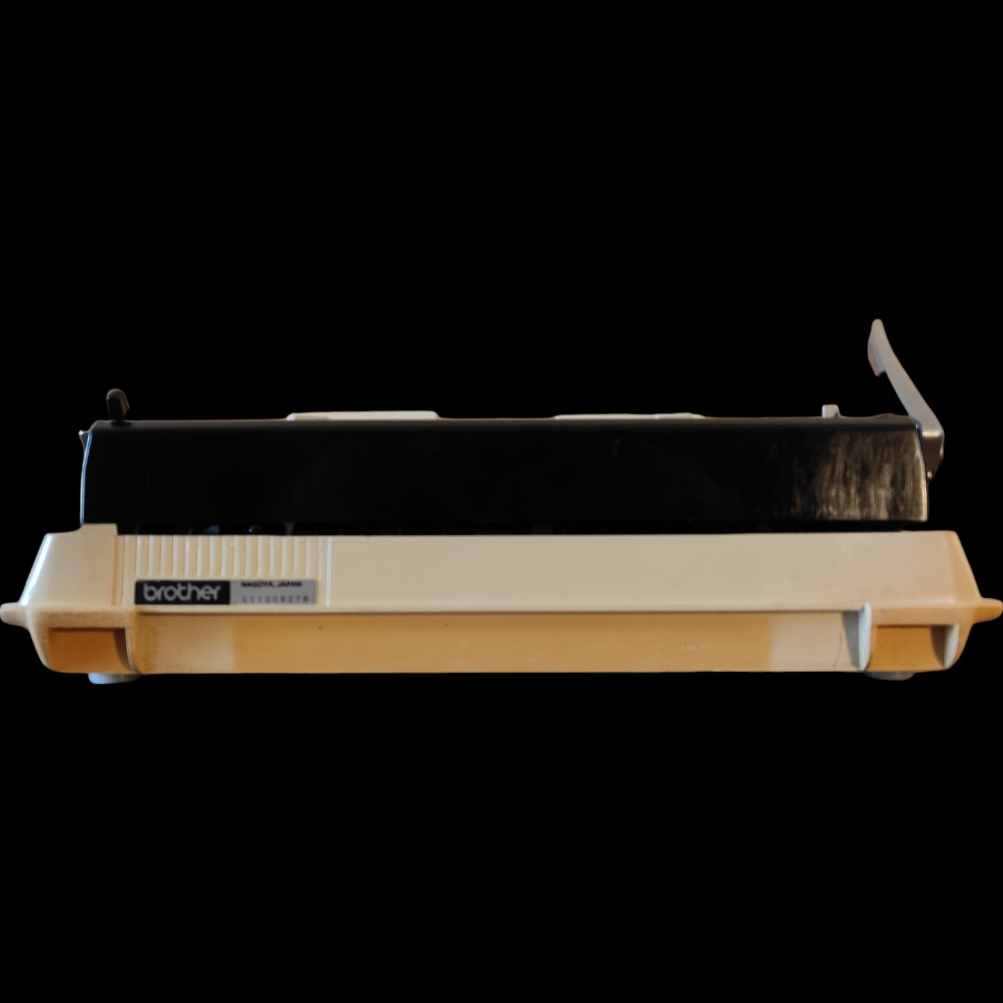 Image of Brother Deluxe 750TR Typewriter. Available from universaltypewritercompany.in