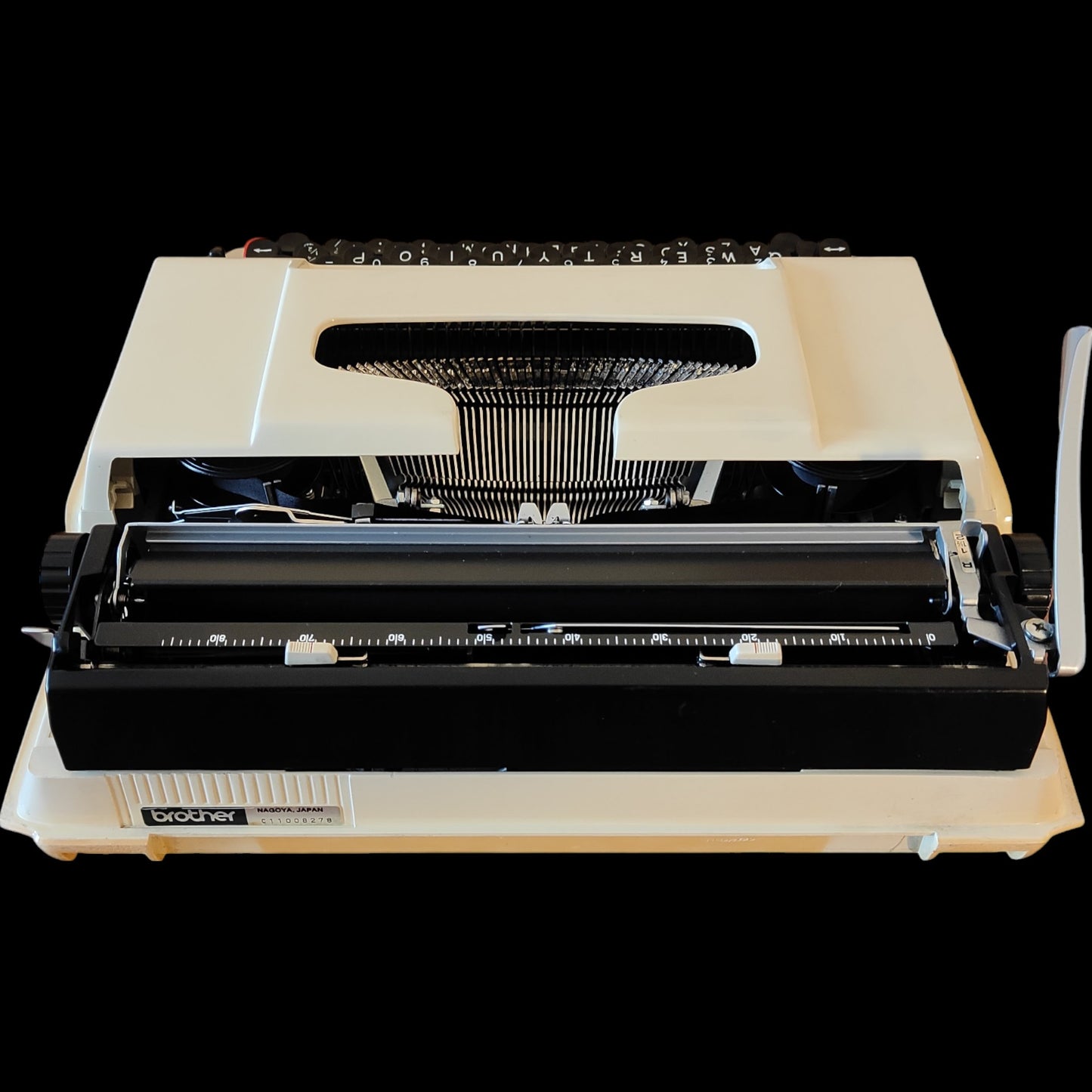 Image of Brother Deluxe 750TR Typewriter. Available from universaltypewritercompany.in