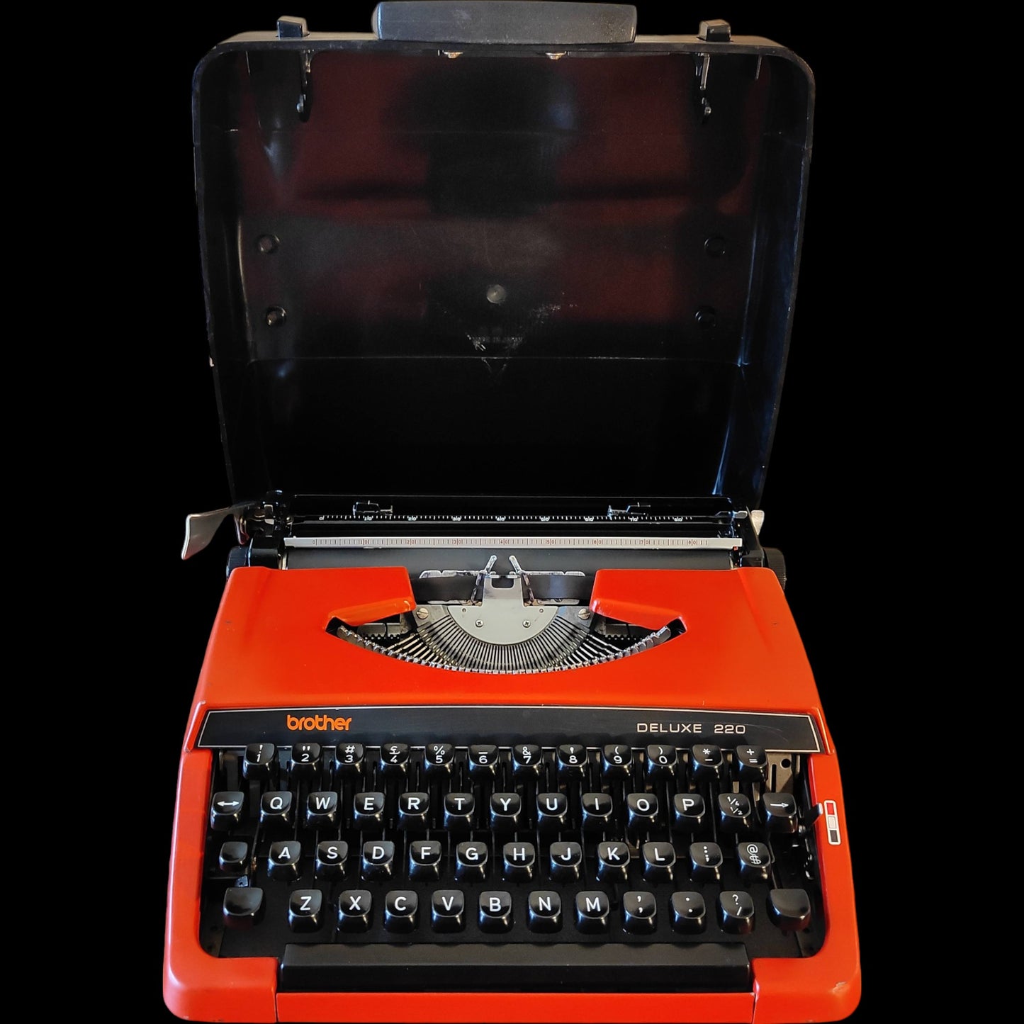 Image of Brother Deluxe 220 Typewriter. Available from universaltypewritercompany.in