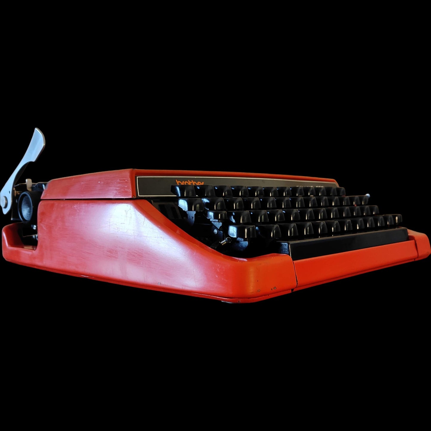 Image of Brother Deluxe 220 Typewriter. Available from universaltypewritercompany.in