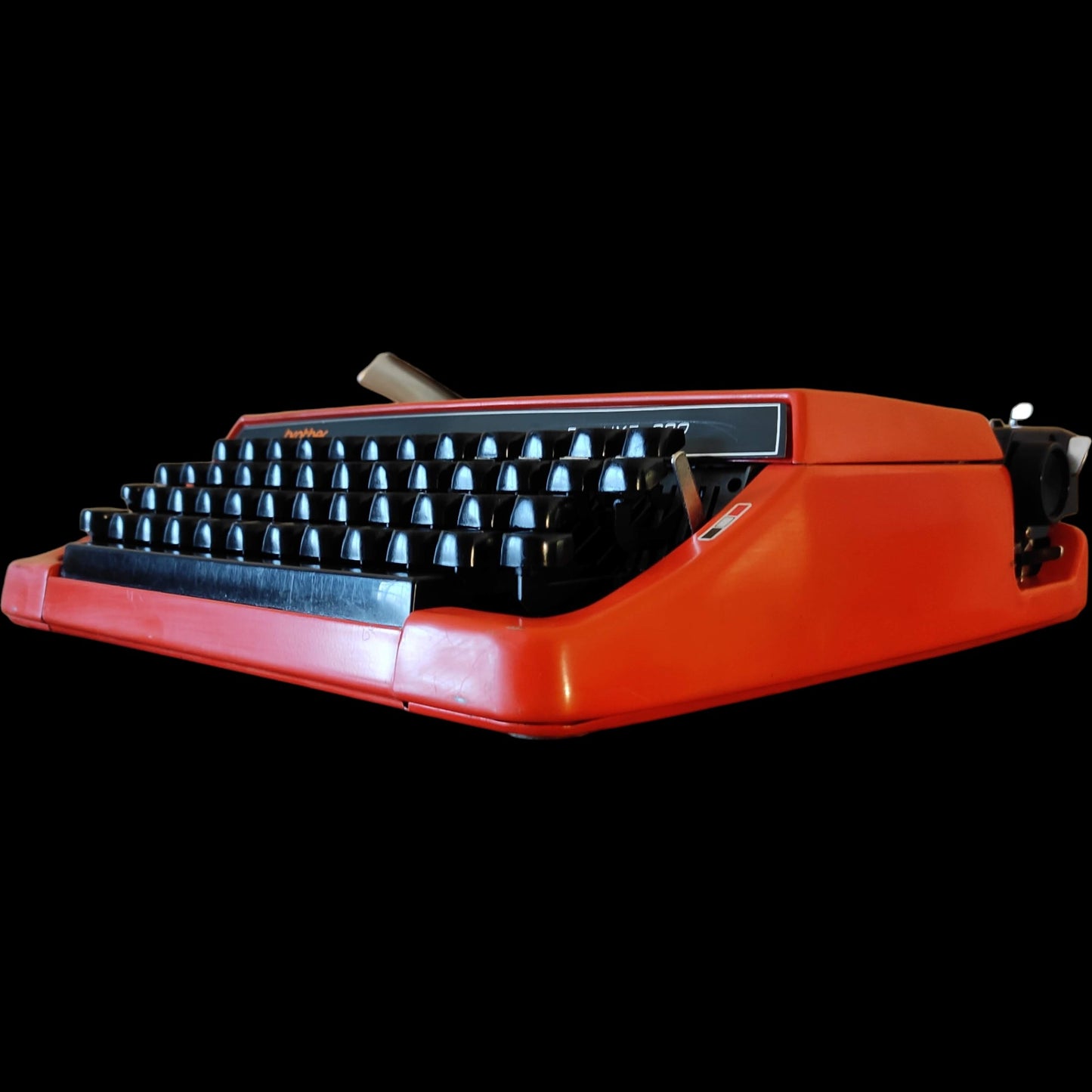 Image of Brother Deluxe 220 Typewriter. Available from universaltypewritercompany.in