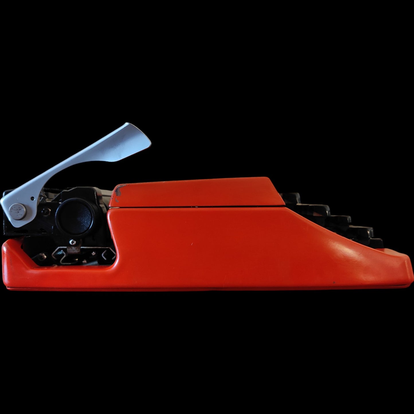 Image of Brother Deluxe 220 Typewriter. Available from universaltypewritercompany.in
