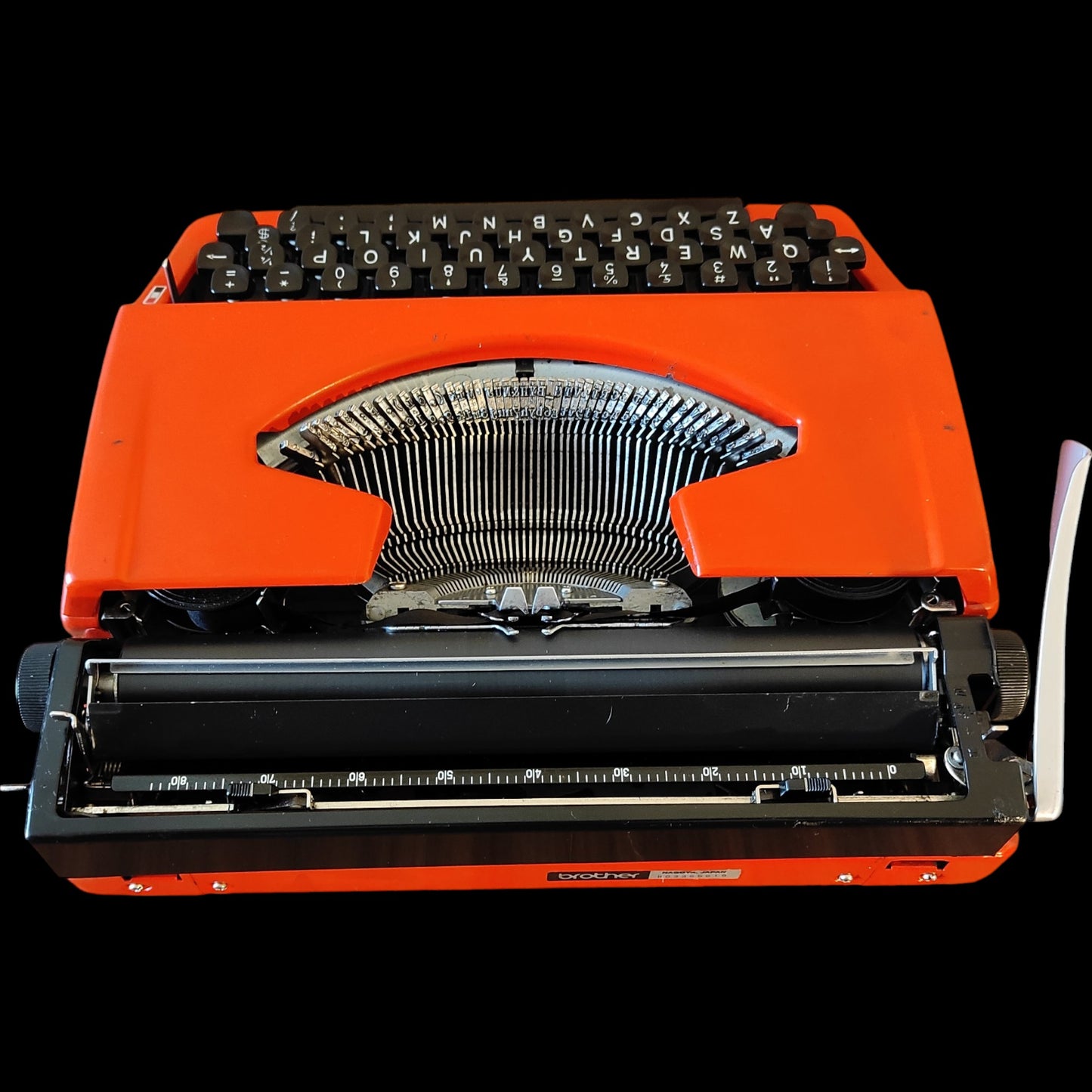 Image of Brother Deluxe 220 Typewriter. Available from universaltypewritercompany.in