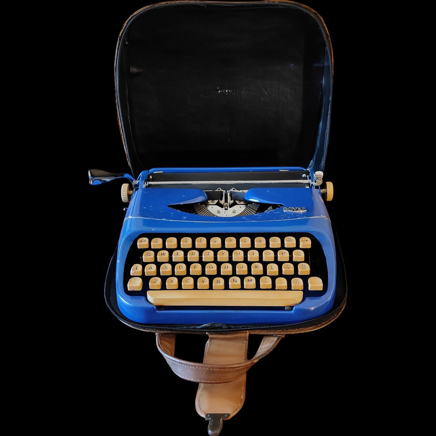 Image of Royal Royalite Typewriter. Available from universaltypewritercompany.in