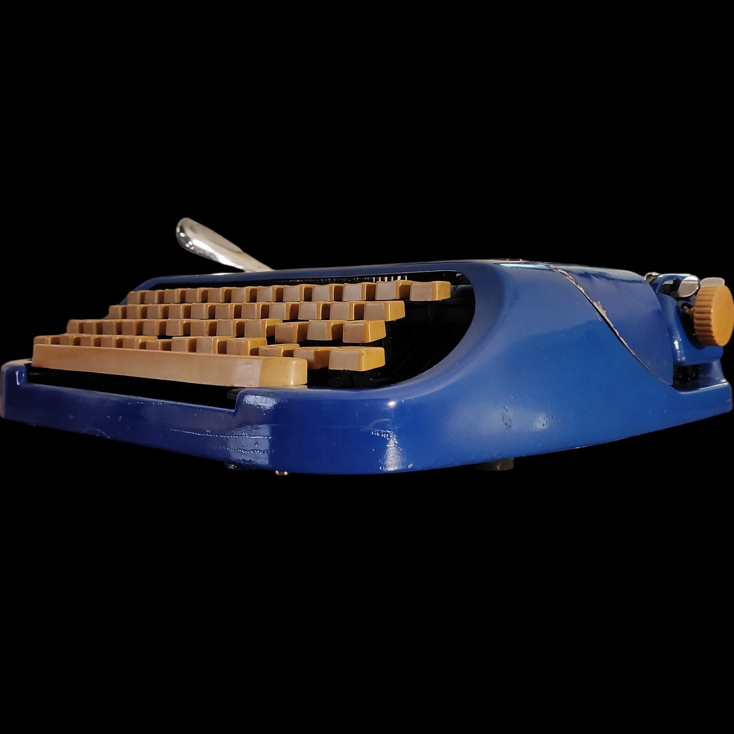 Image of Royal Royalite Typewriter. Available from universaltypewritercompany.in