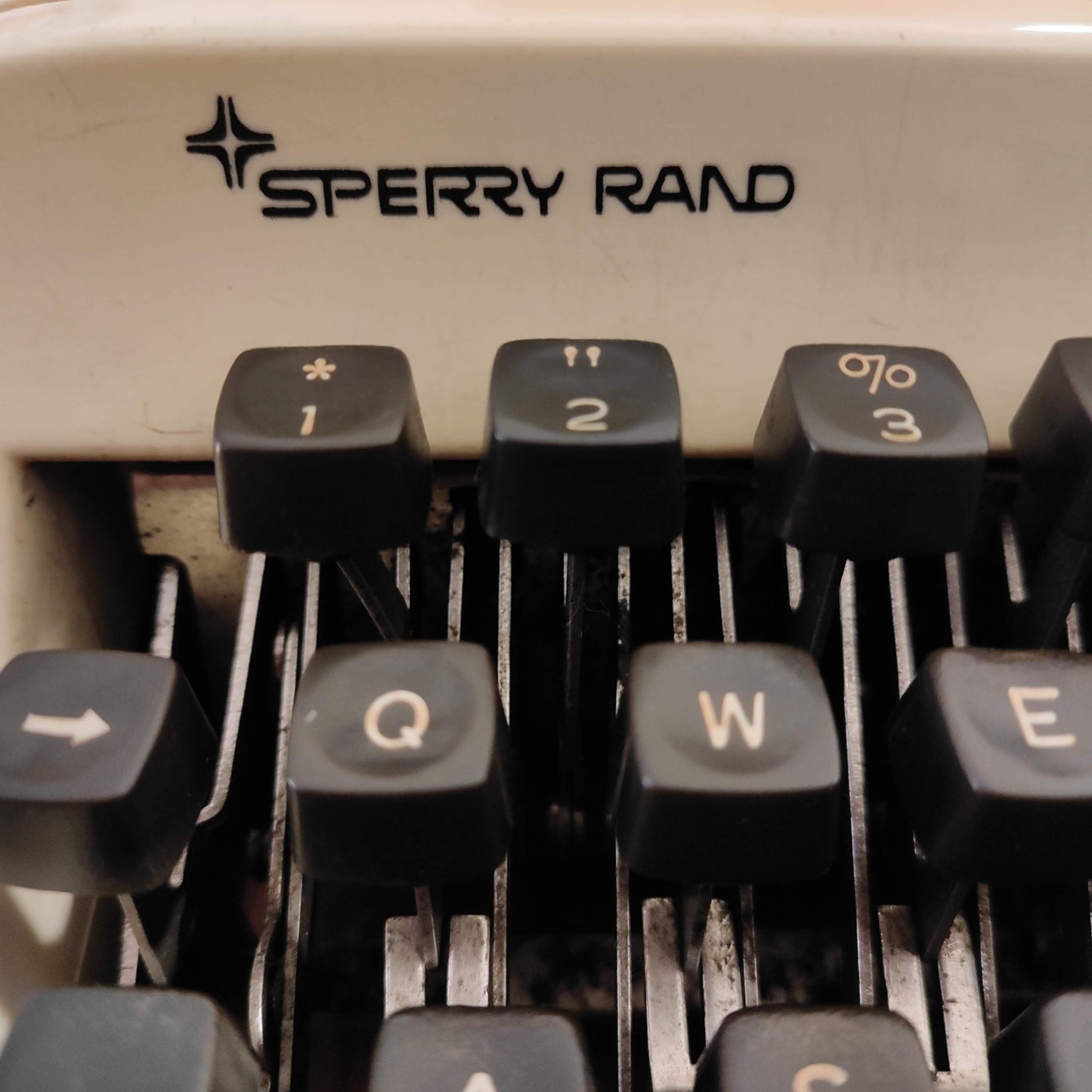 Image of Remington 20 Sperry Rand Typewriter. Available from universaltypewritercompany.in