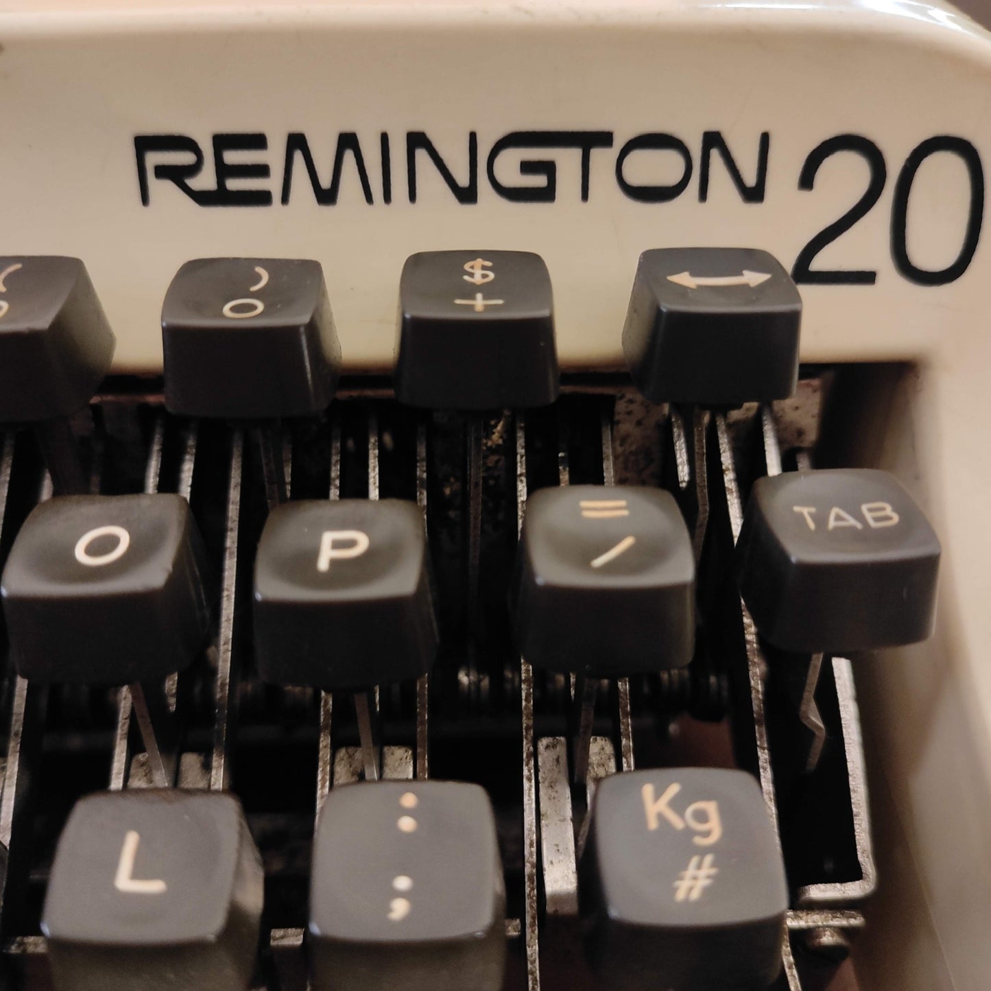 Image of Remington 20 Sperry Rand Typewriter. Available from universaltypewritercompany.in