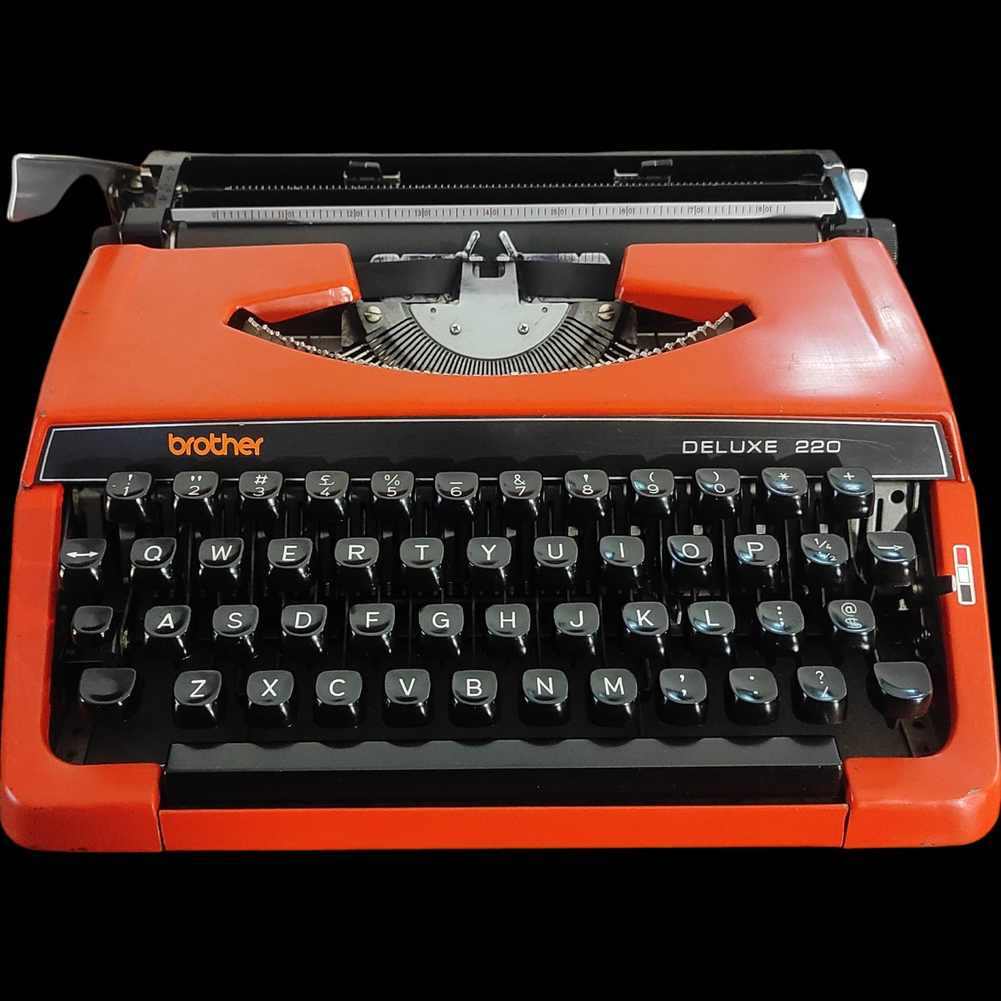 Image of Brother Deluxe 220 Typewriter. Available from universaltypewritercompany.in