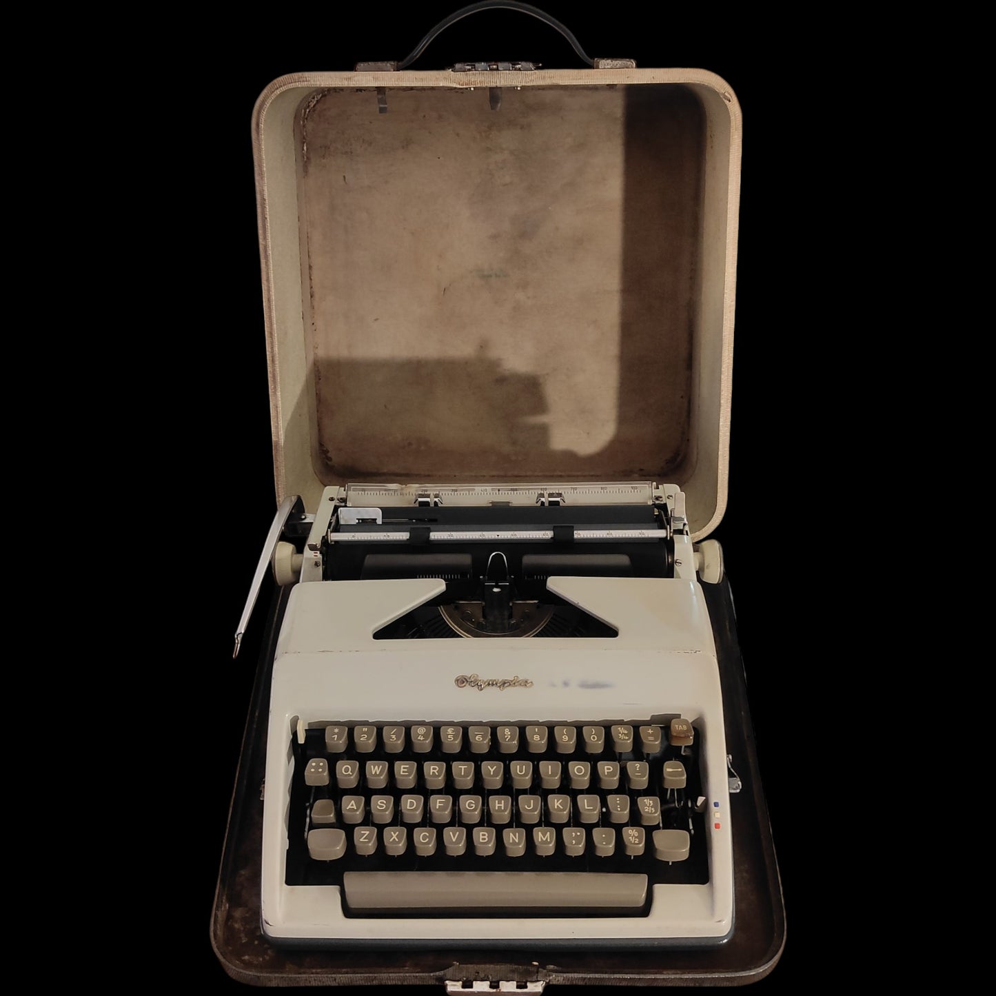 Image of Olympia SM7 Typewriter. Available from universaltypewritercompany.in