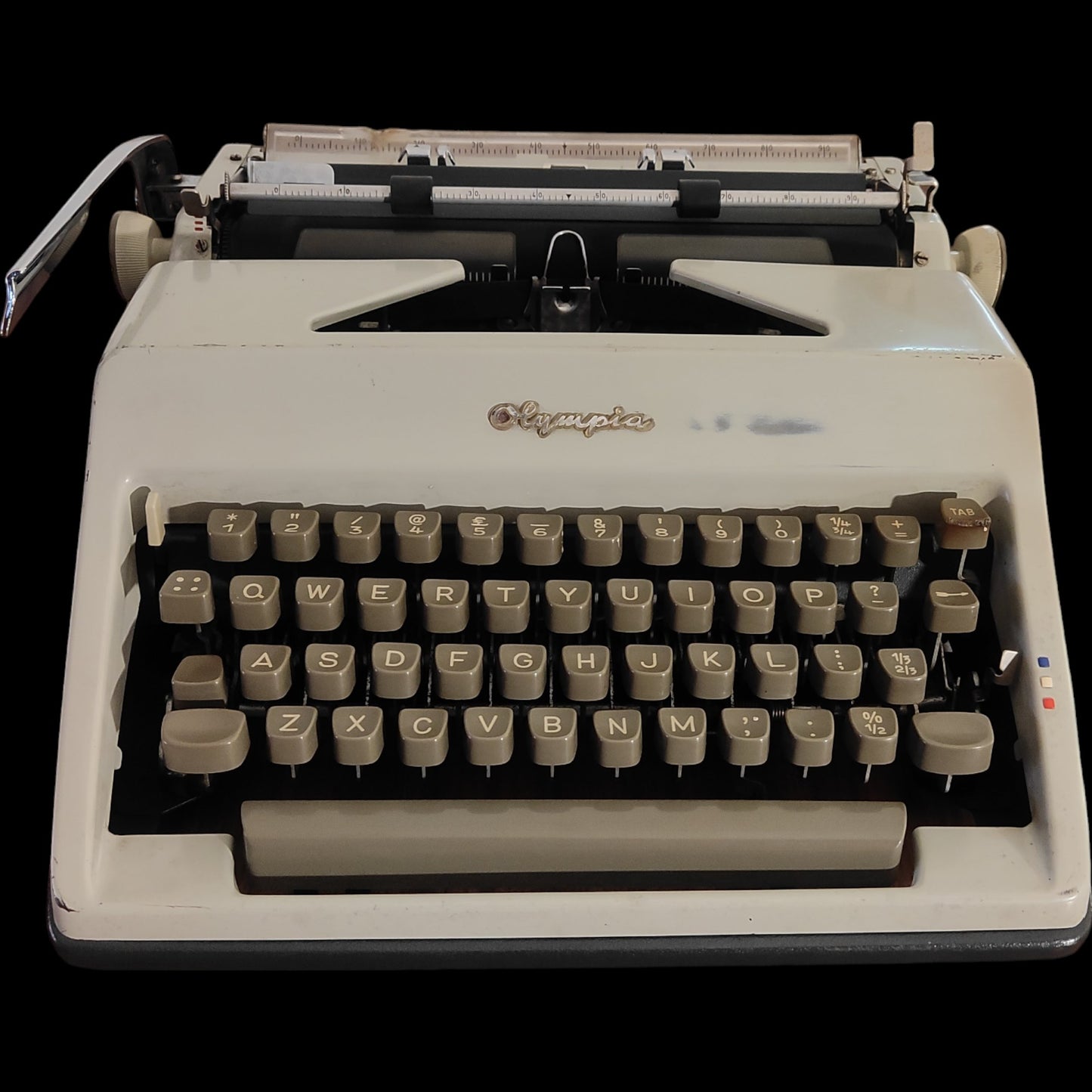 Image of Olympia SM7 Typewriter. Available from universaltypewritercompany.in