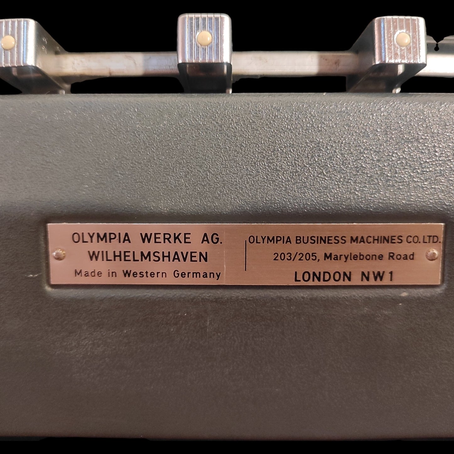 Image of Olympia SM7 Typewriter. Available from universaltypewritercompany.in
