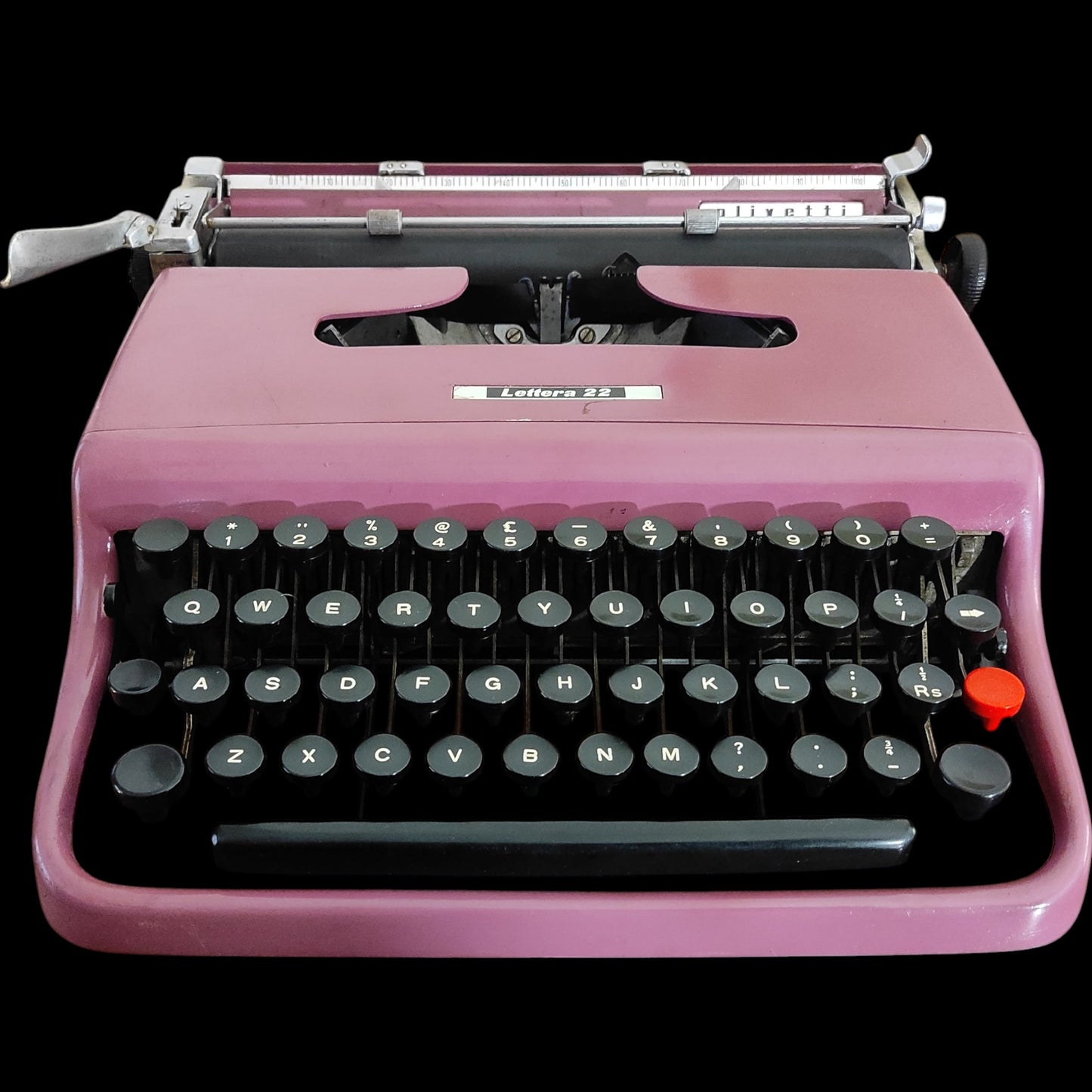 Image of Olivetti Lettera 22 Typewriter. Available from universaltypewritercompany.in