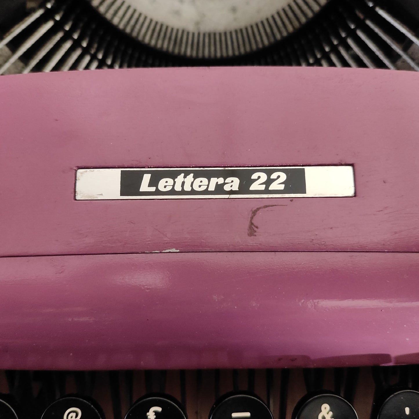 Image of Olivetti Lettera 22 Typewriter. Available from universaltypewritercompany.in