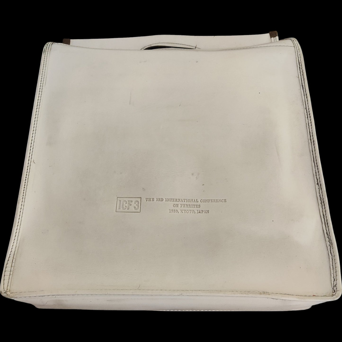 Image of Olivetti Lettera 22 Typewriter. Available from universaltypewritercompany.in