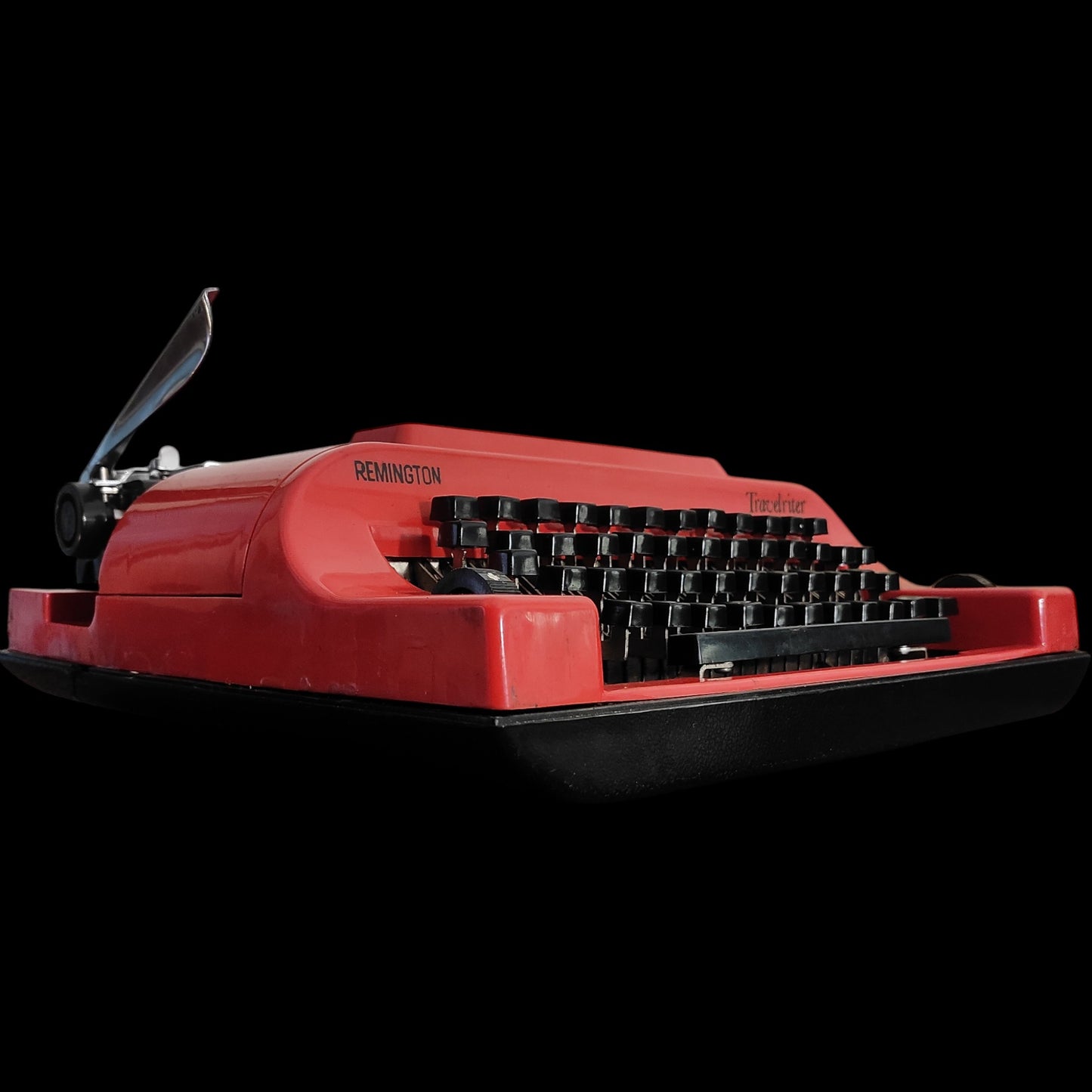 Image of Remington Travel-Riter Typewriter. Available from universaltypewritercompany.in