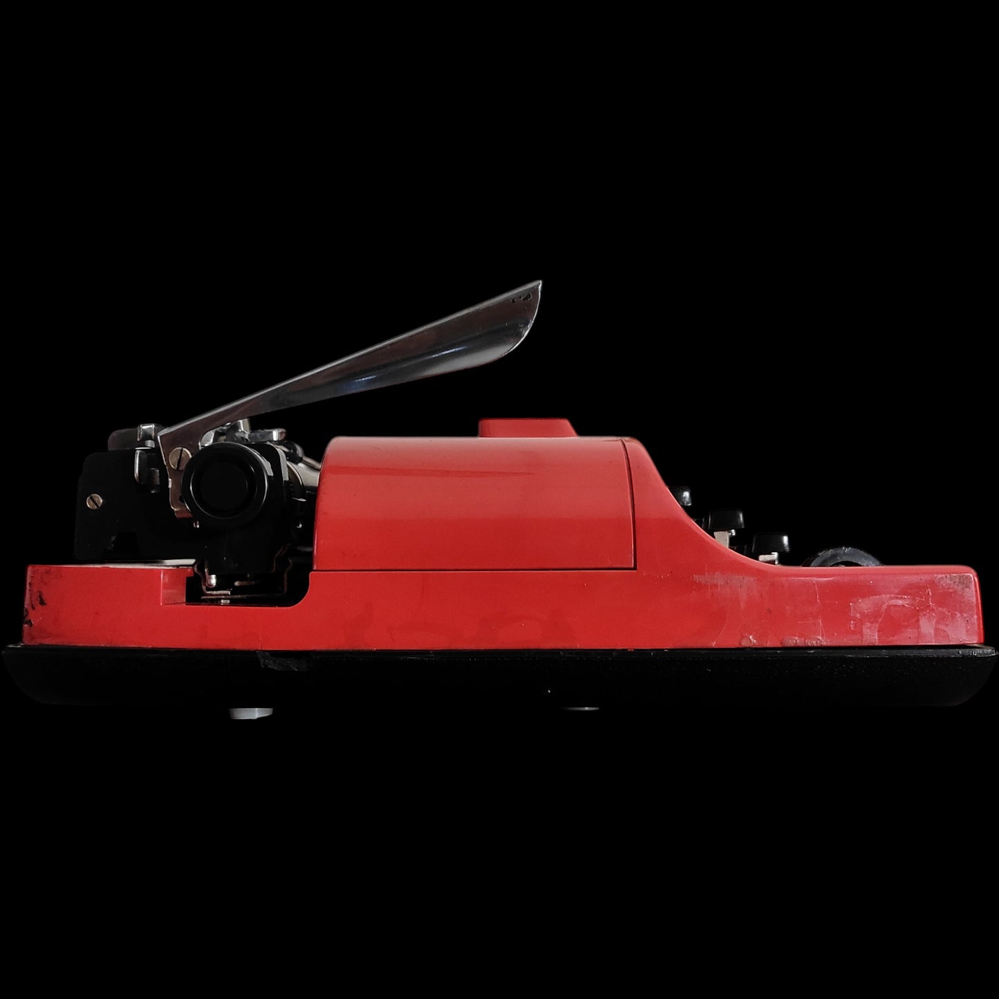 Image of Remington Travel-Riter Typewriter. Available from universaltypewritercompany.in