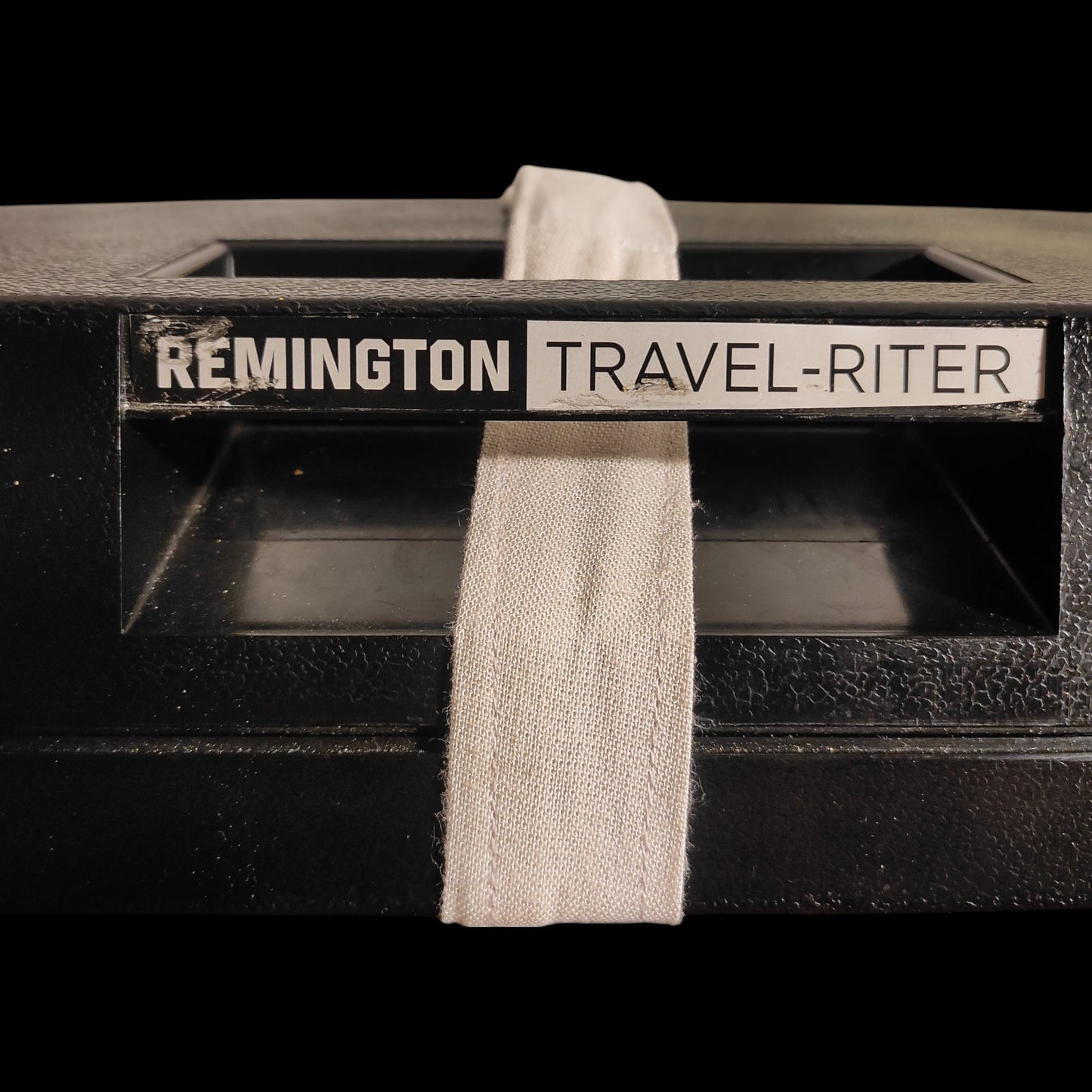 Image of Remington Travel-Riter Typewriter. Available from universaltypewritercompany.in