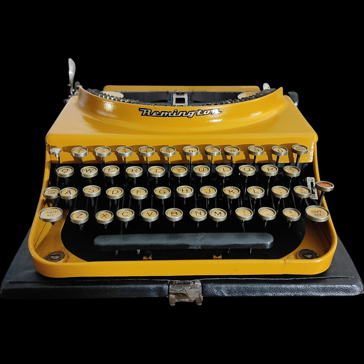 Image of Remington 4 Model Typewriter. Available from universaltypewritercompany.in