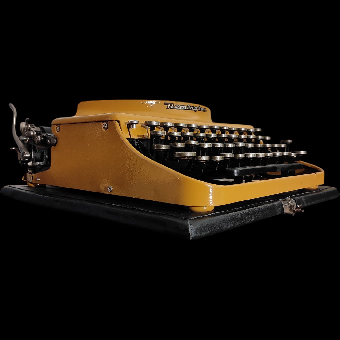 Image of Remington 4 Model Typewriter. Available from universaltypewritercompany.in