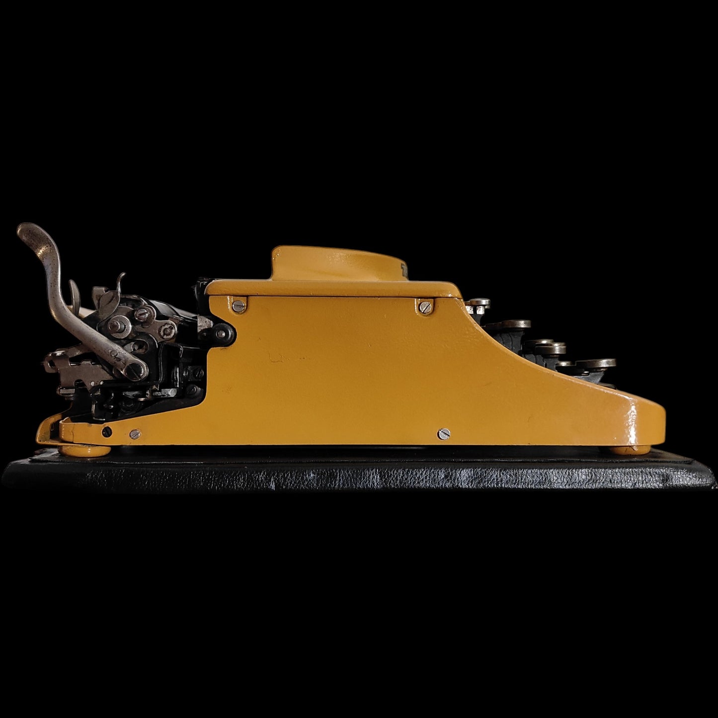 Image of Remington 4 Model Typewriter. Available from universaltypewritercompany.in
