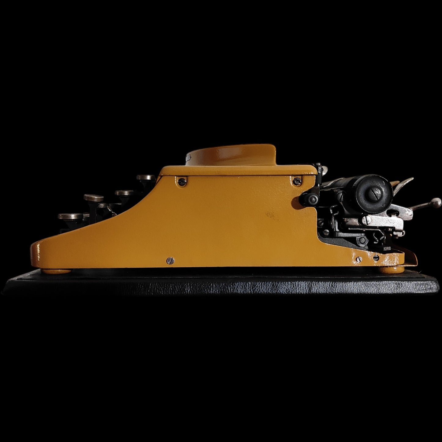 Image of Remington 4 Model Typewriter. Available from universaltypewritercompany.in
