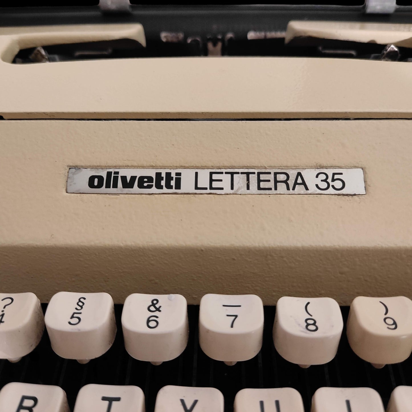 Image of Olivetti Lettera 35 Typewriter. Available from universaltypewritercompany.in