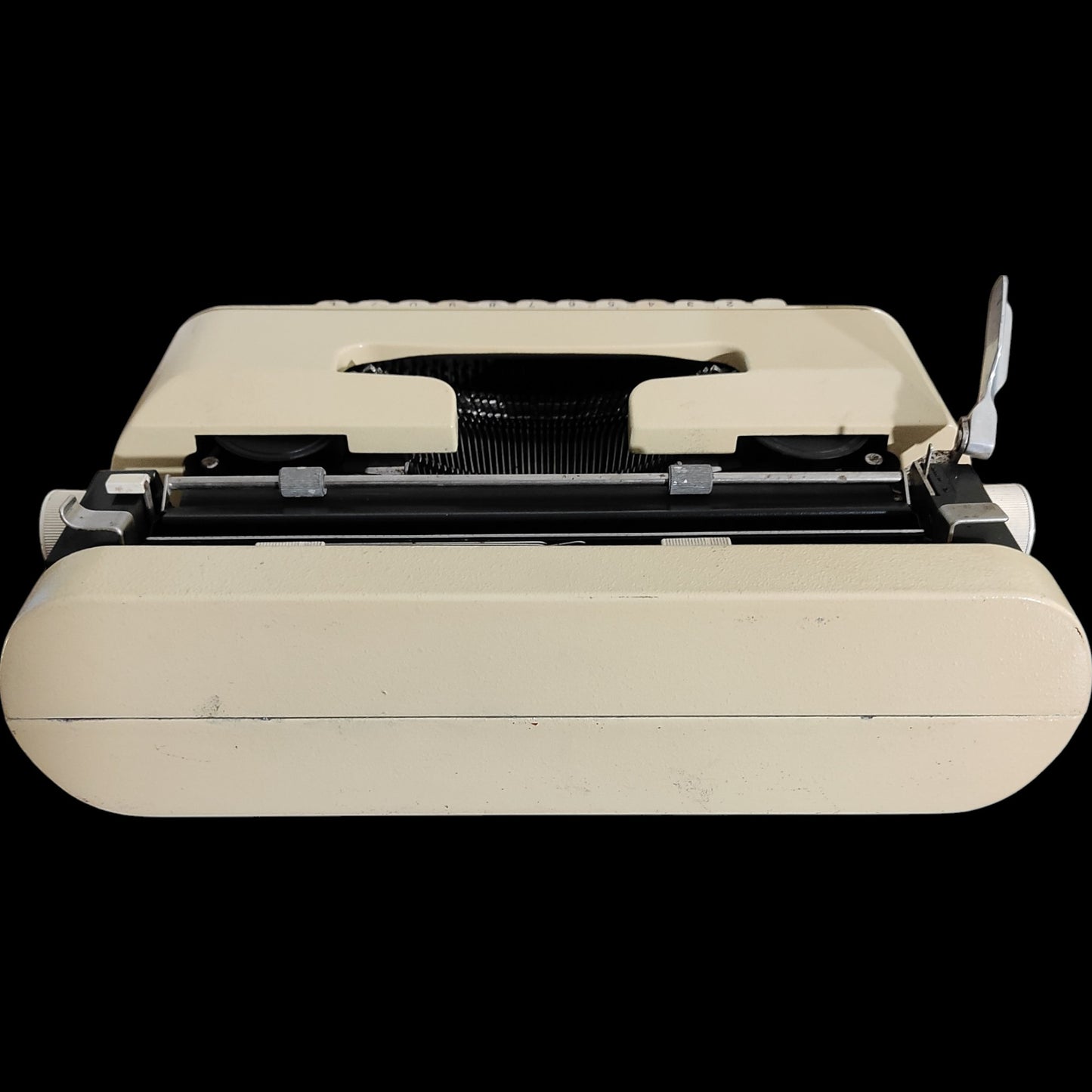Image of Olivetti Lettera 35 Typewriter. Available from universaltypewritercompany.in