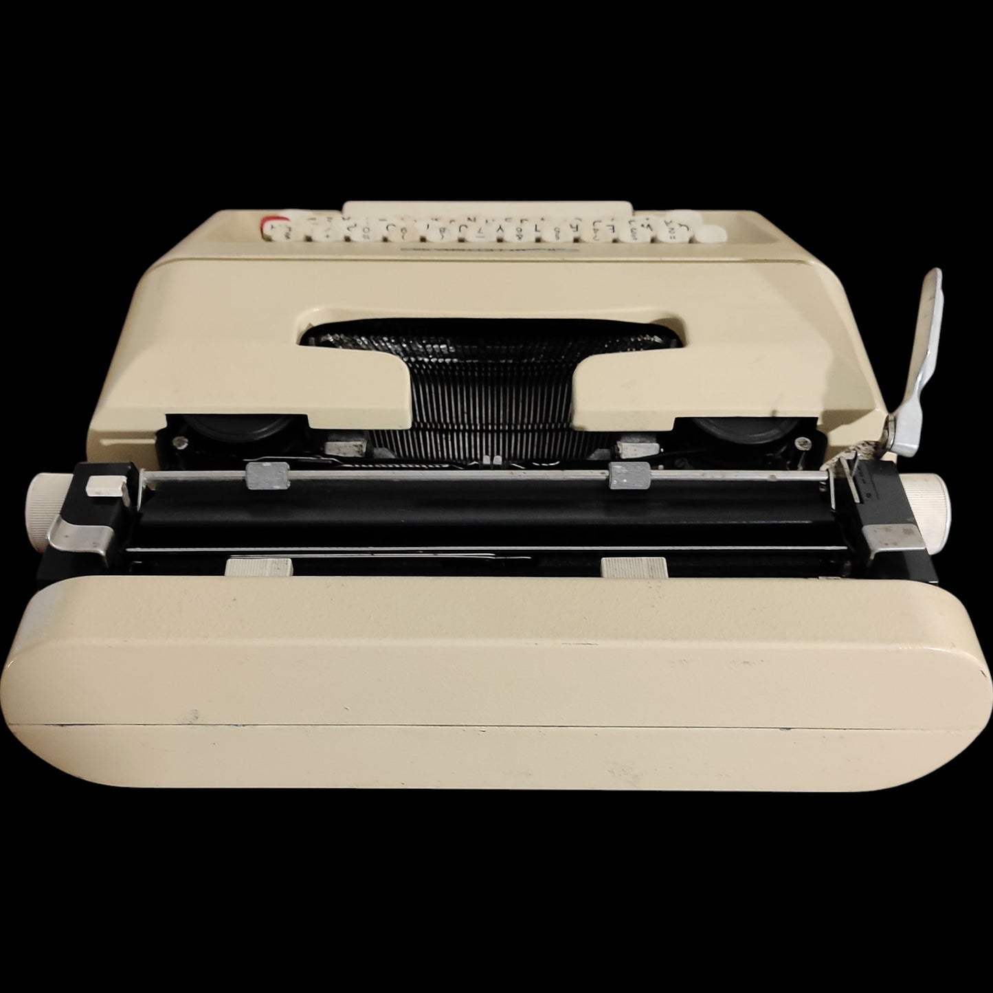 Image of Olivetti Lettera 35 Typewriter. Available from universaltypewritercompany.in