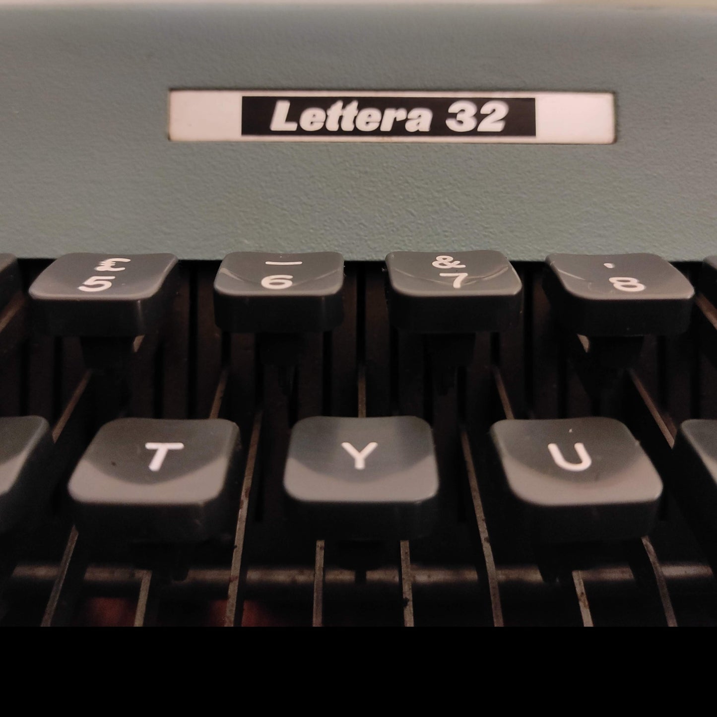 Image of Olivetti Lettera 32 Typewriter. Available from universaltypewritercompany.in