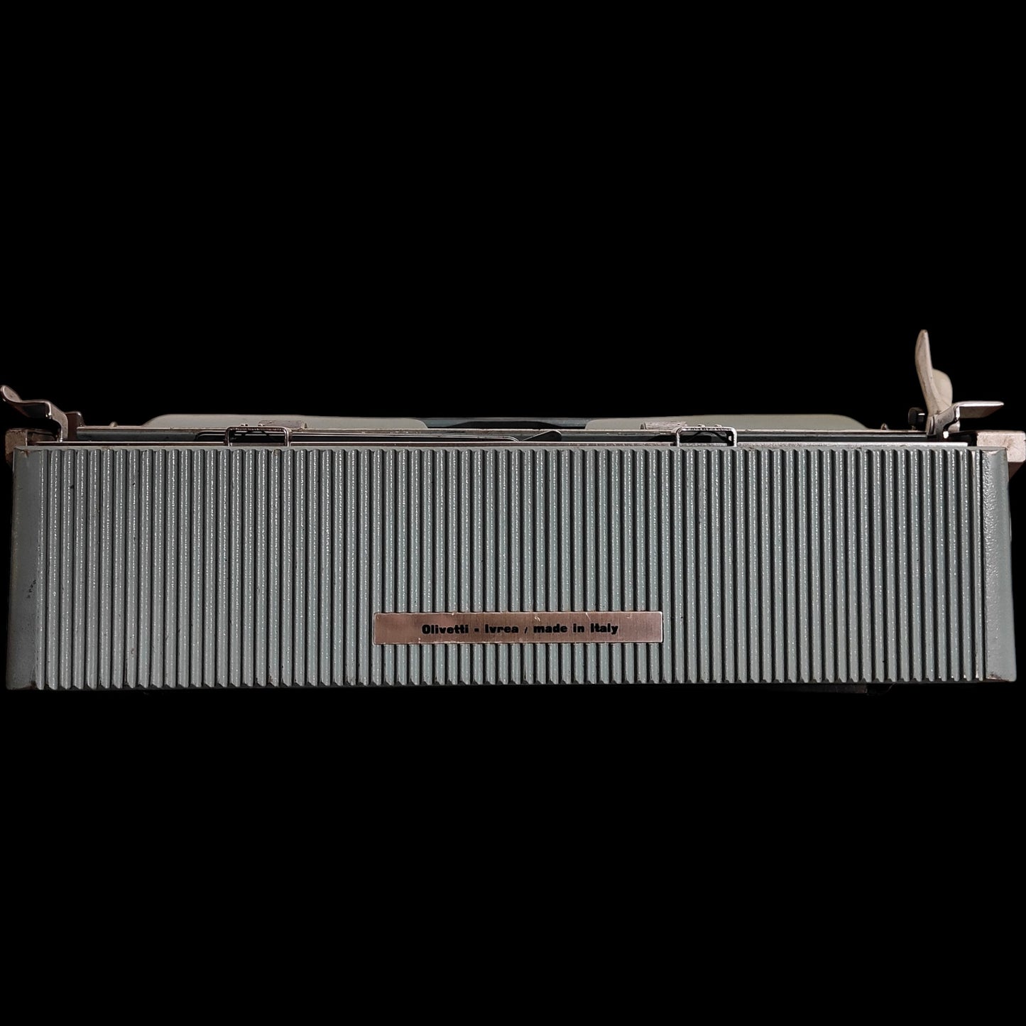Image of Olivetti Lettera 32 Typewriter. Available from universaltypewritercompany.in