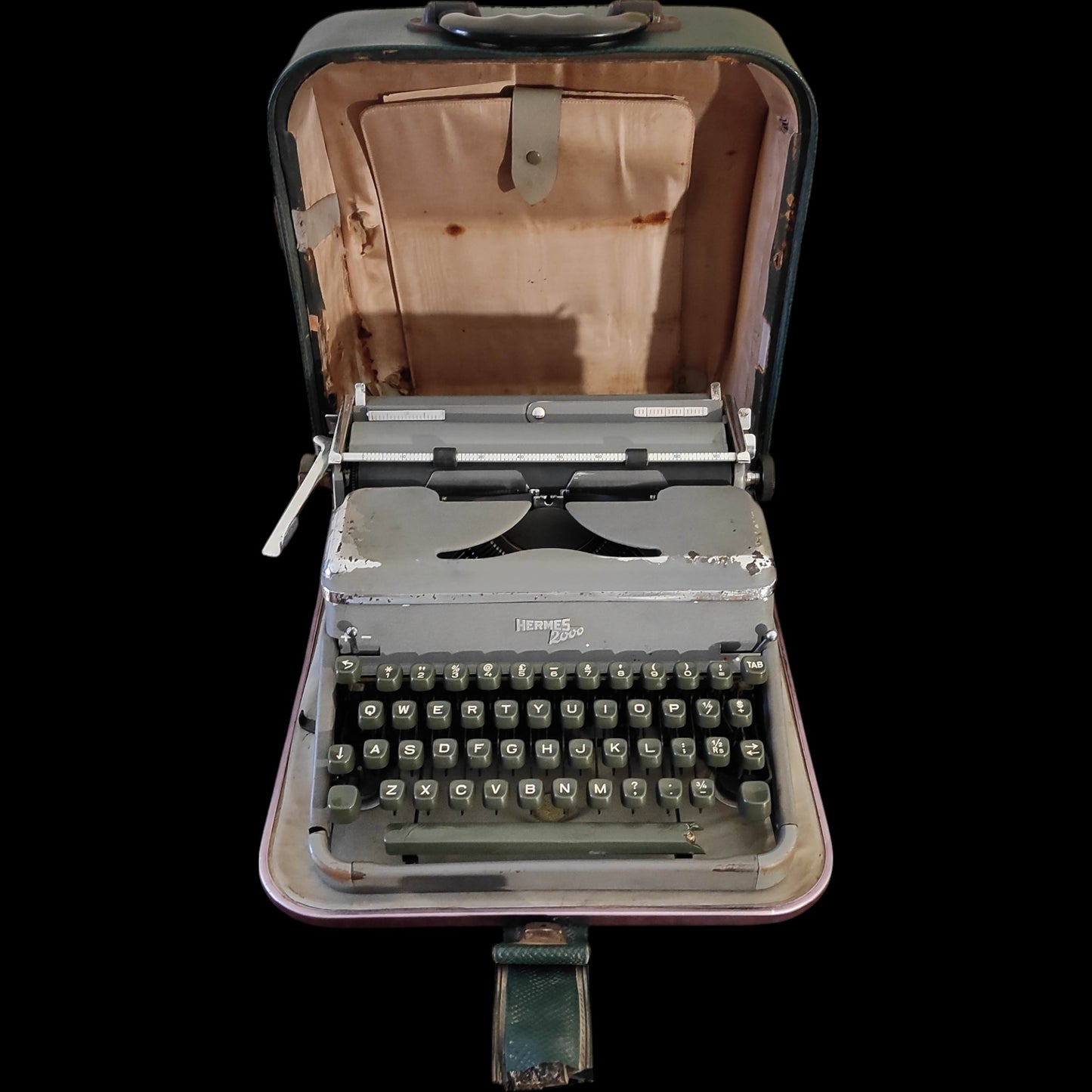 Image of Hermes 2000 Typewriter. Available from universaltypewritercompany.in