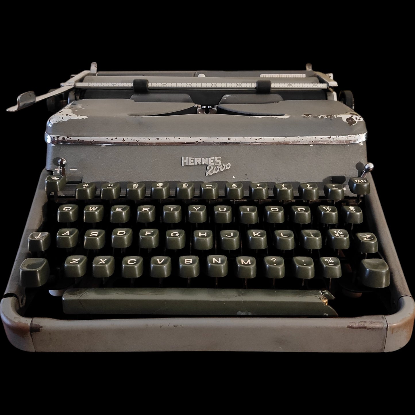 Image of Hermes 2000 Typewriter. Available from universaltypewritercompany.in