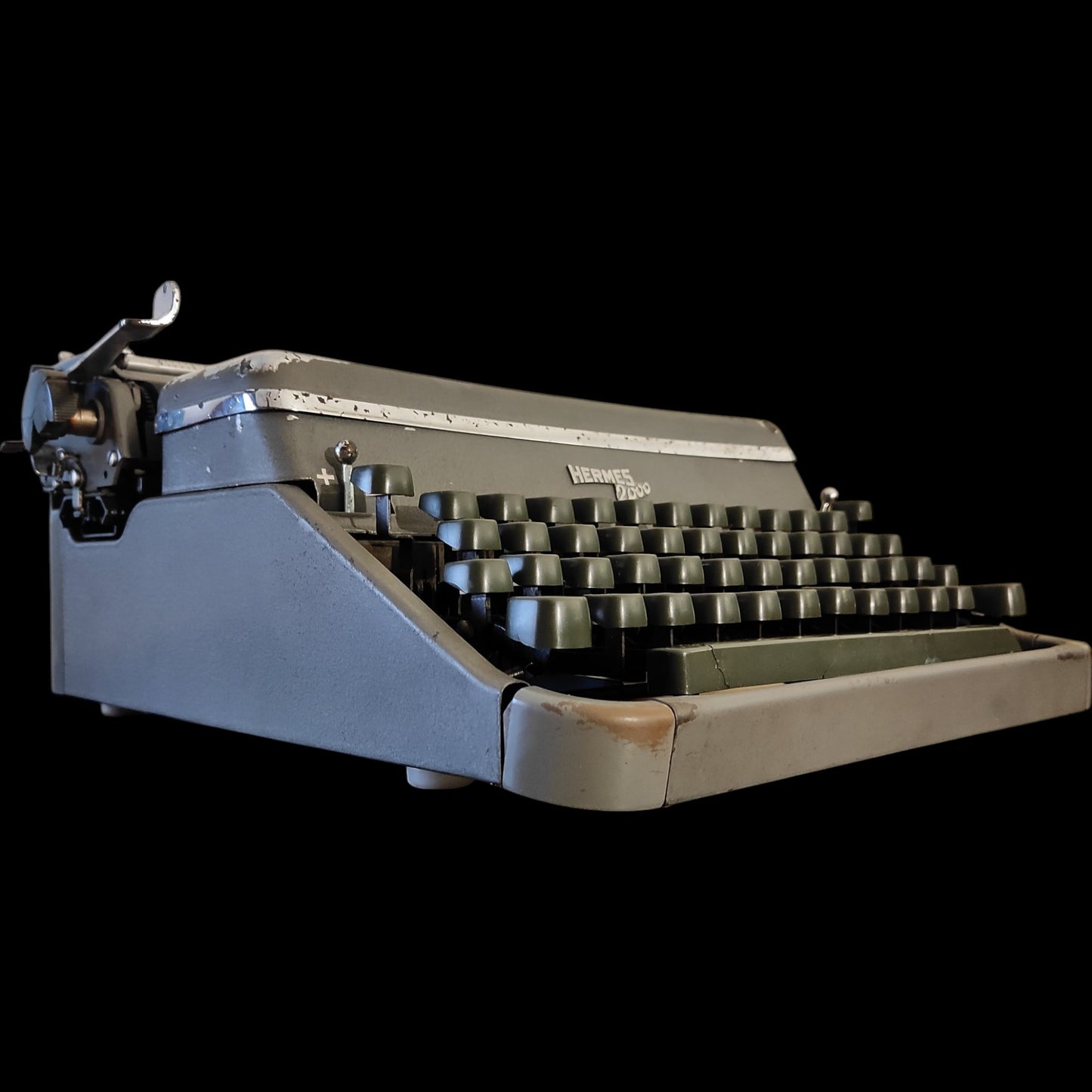 Image of Hermes 2000 Typewriter. Available from universaltypewritercompany.in