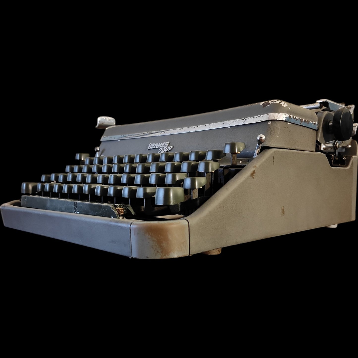 Image of Hermes 2000 Typewriter. Available from universaltypewritercompany.in