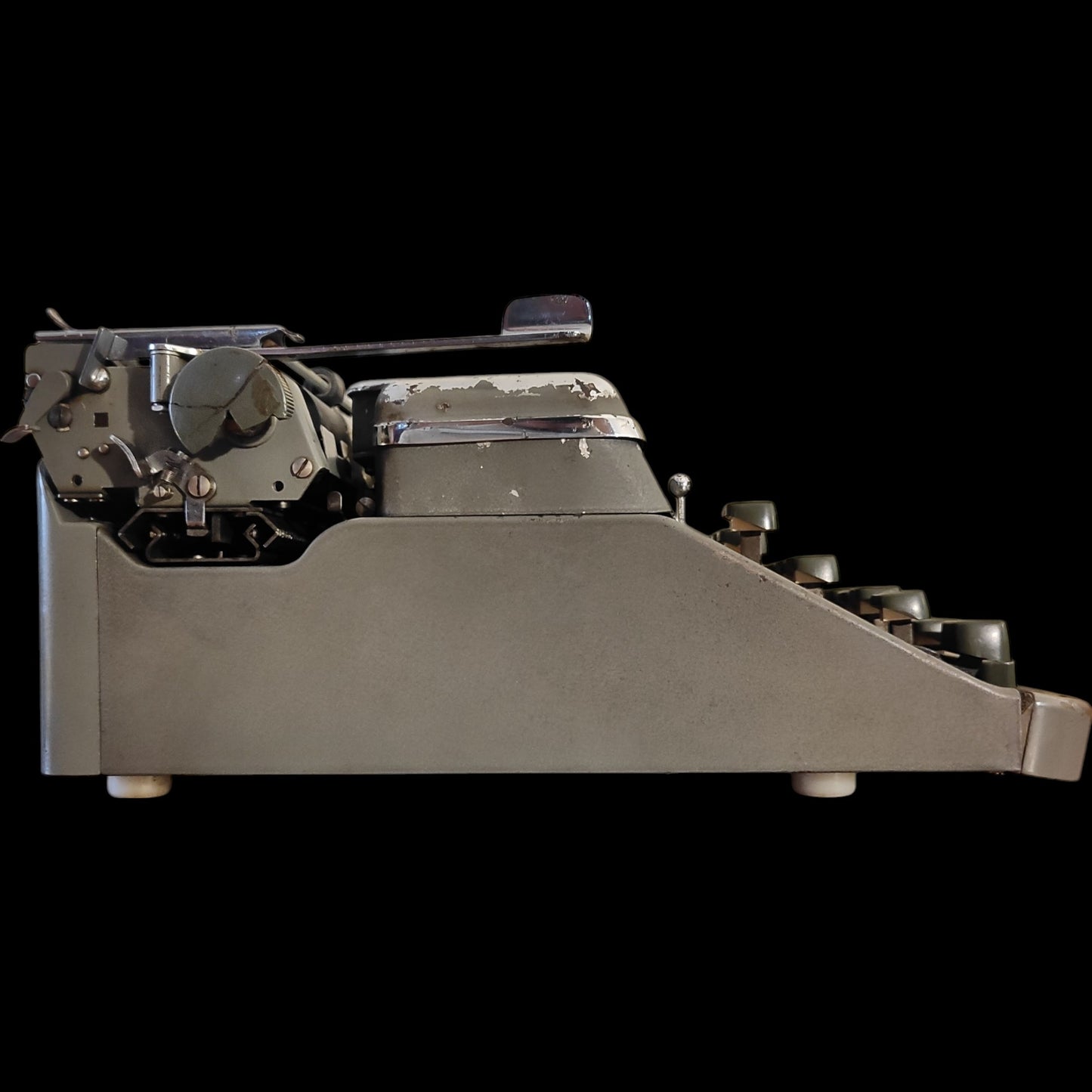 Image of Hermes 2000 Typewriter. Available from universaltypewritercompany.in
