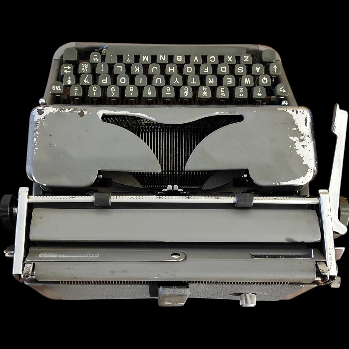 Image of Hermes 2000 Typewriter. Available from universaltypewritercompany.in