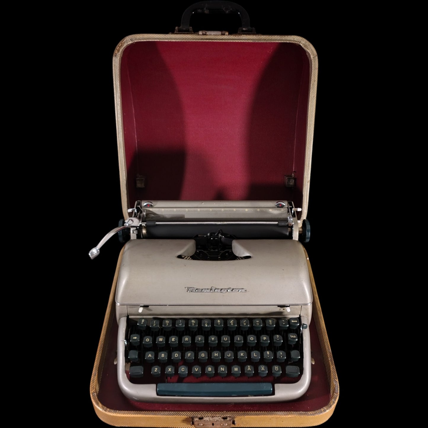 Image of Remington Personal Portable Typewriter. Available from universaltypewritercompany.in