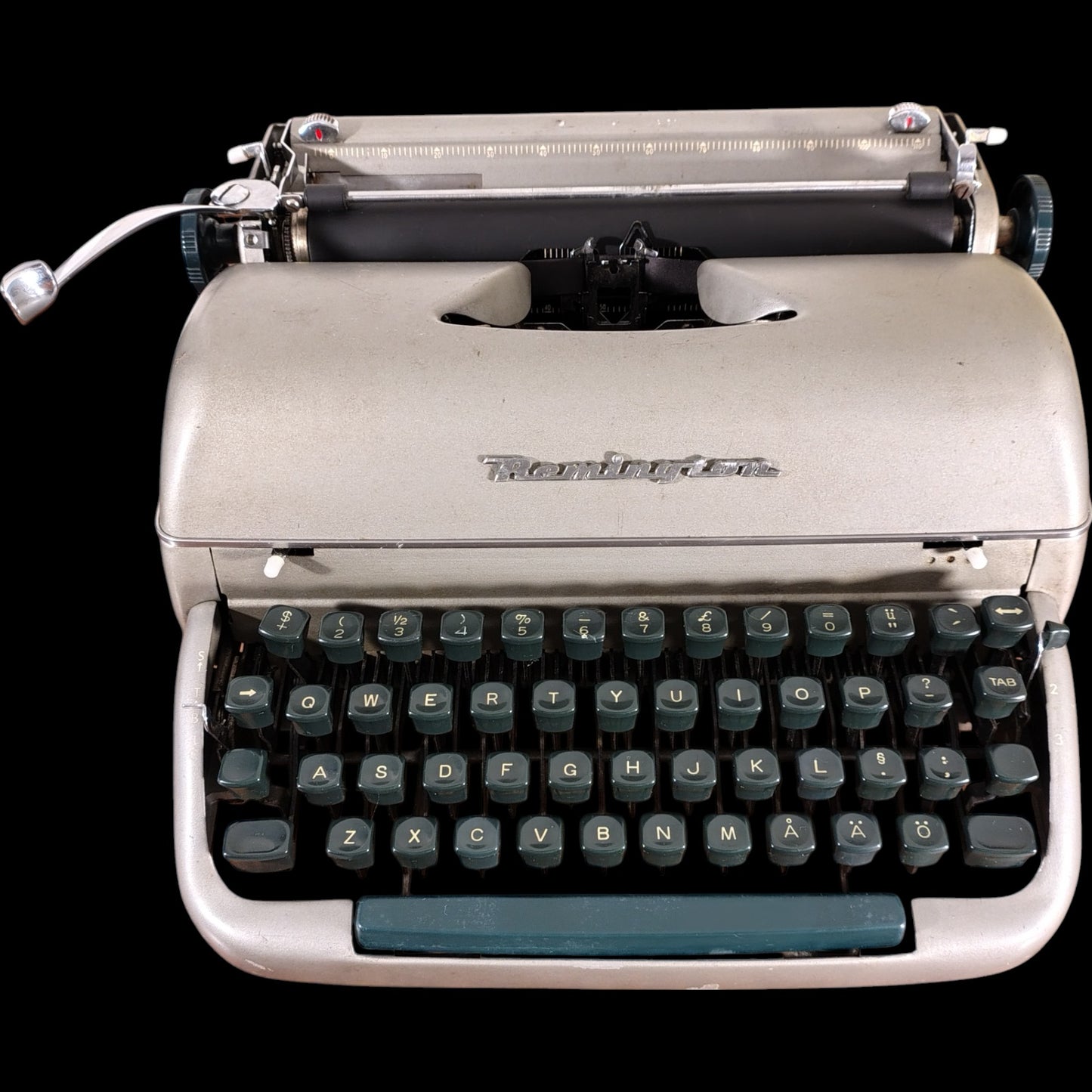 Image of Remington Personal Portable Typewriter. Available from universaltypewritercompany.in