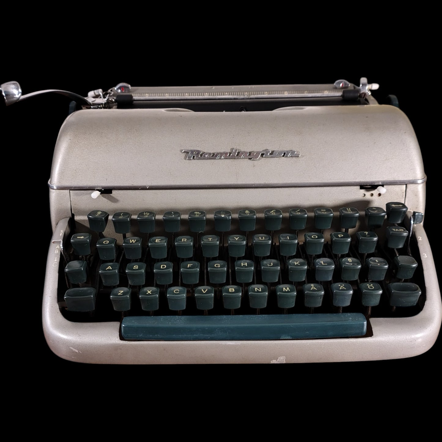 Image of Remington Personal Portable Typewriter. Available from universaltypewritercompany.in