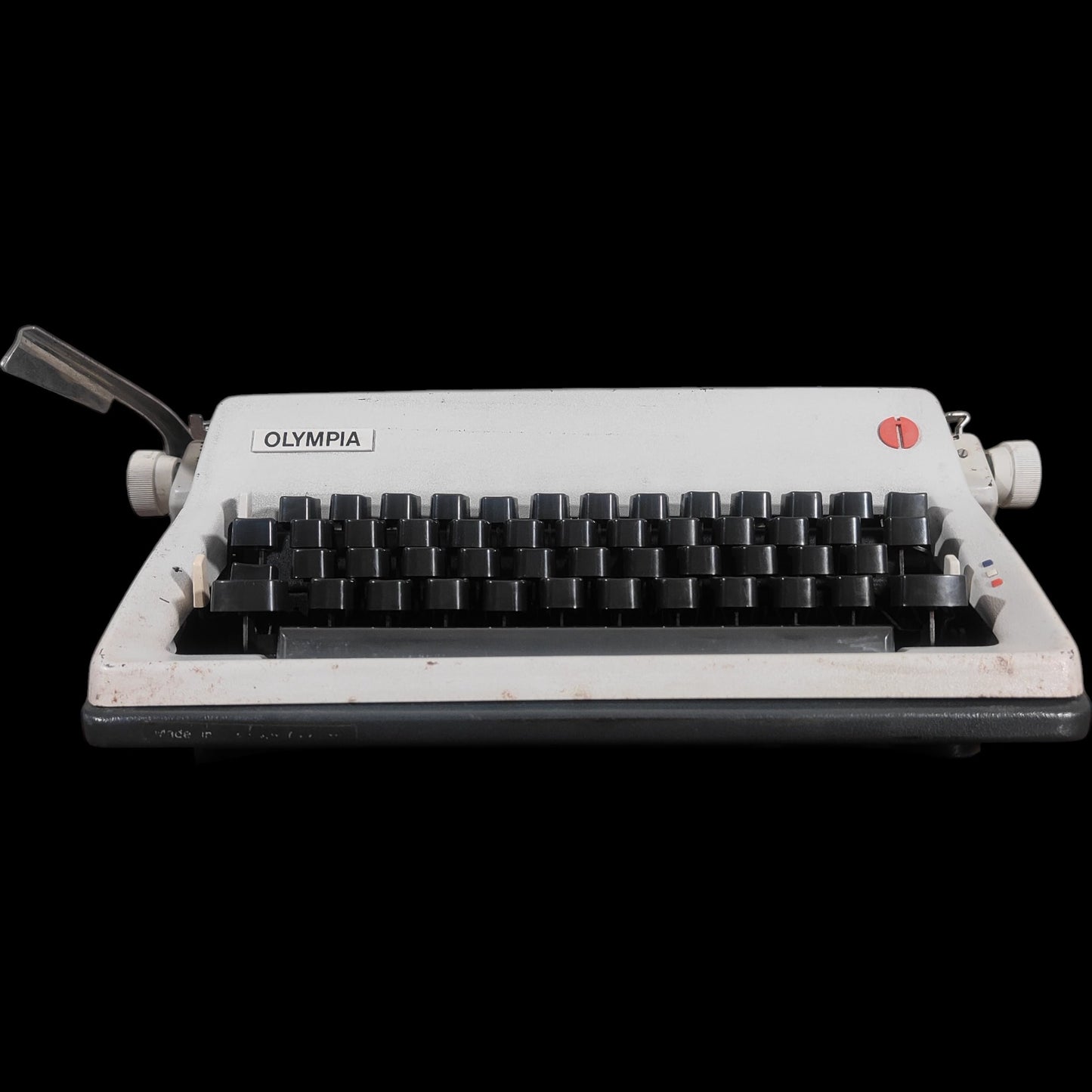 Image of Olympia SM9 Typewriter. Available from universaltypewritercompany.in