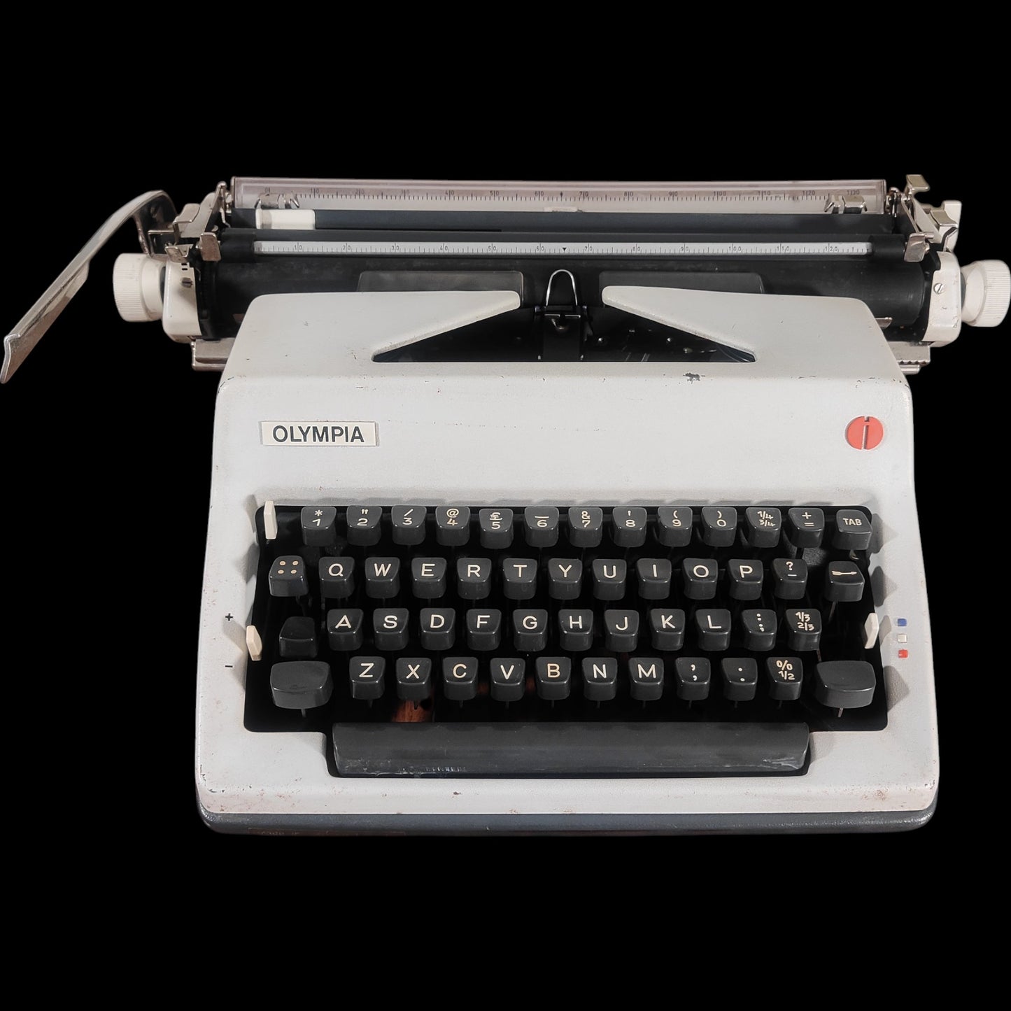 Image of Olympia SM9 Typewriter. Available from universaltypewritercompany.in