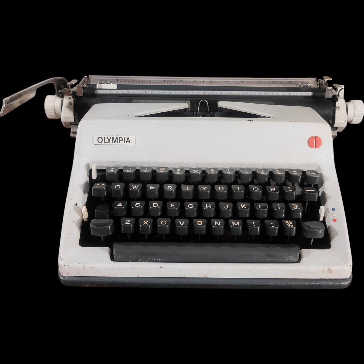 Image of Olympia SM9 Typewriter. Available from universaltypewritercompany.in