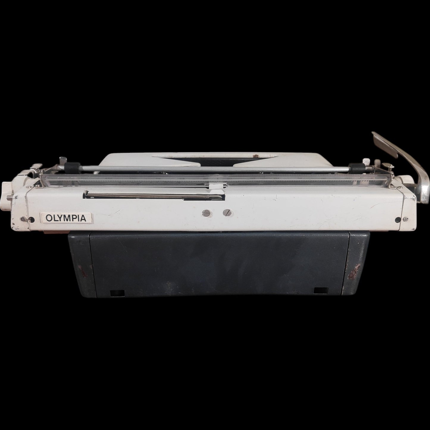 Image of Olympia SM9 Typewriter. Available from universaltypewritercompany.in