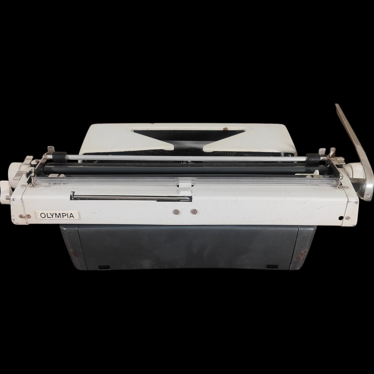 Image of Olympia SM9 Typewriter. Available from universaltypewritercompany.in