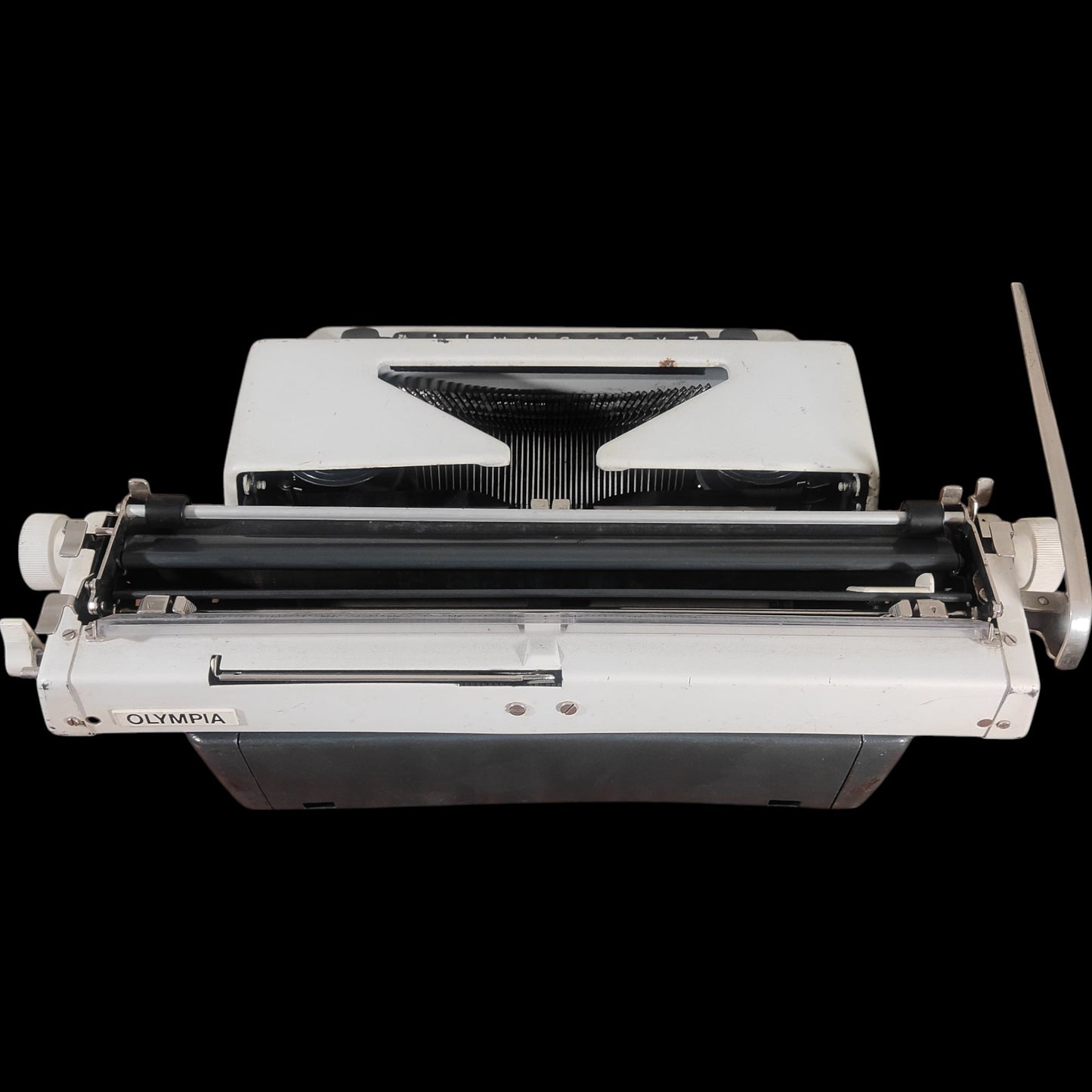 Image of Olympia SM9 Typewriter. Available from universaltypewritercompany.in