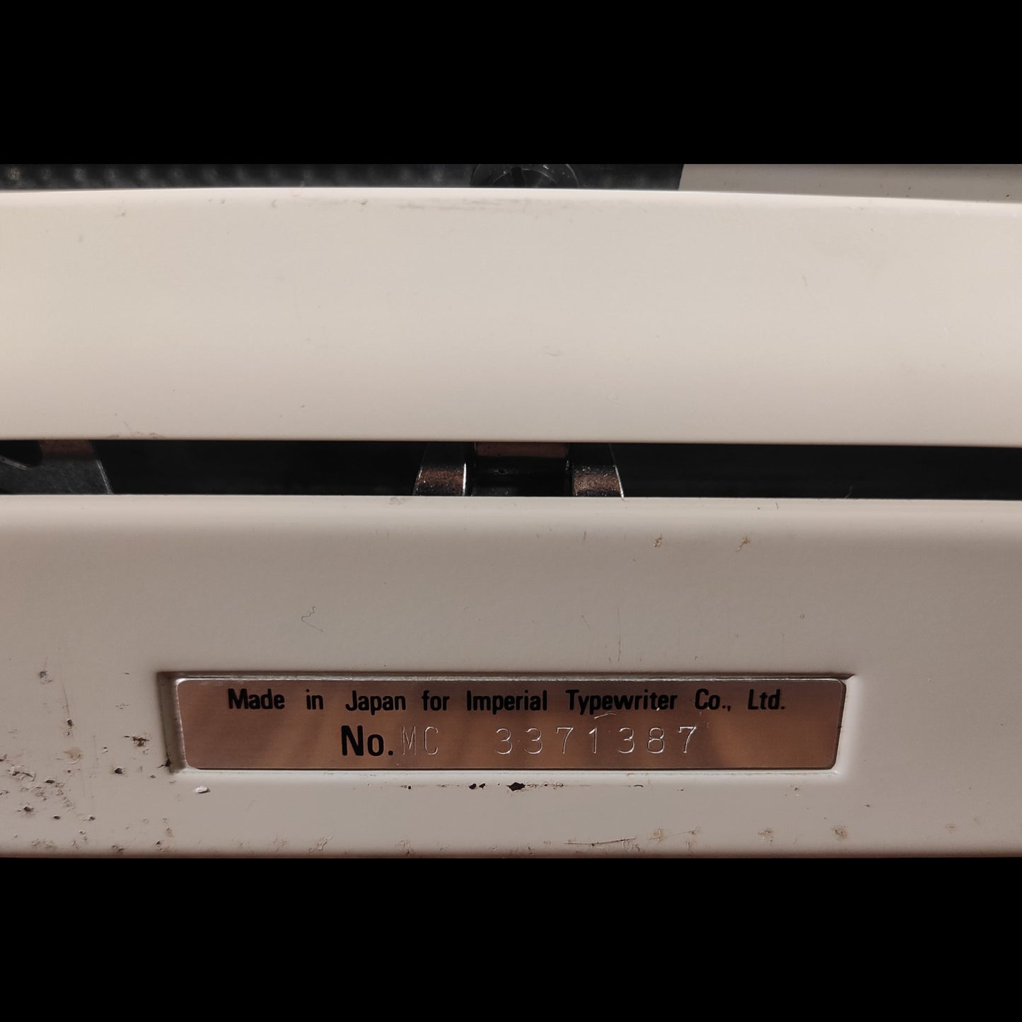 Image of Imperial Mercury Typewriter. Available from universaltypewritercompany.in